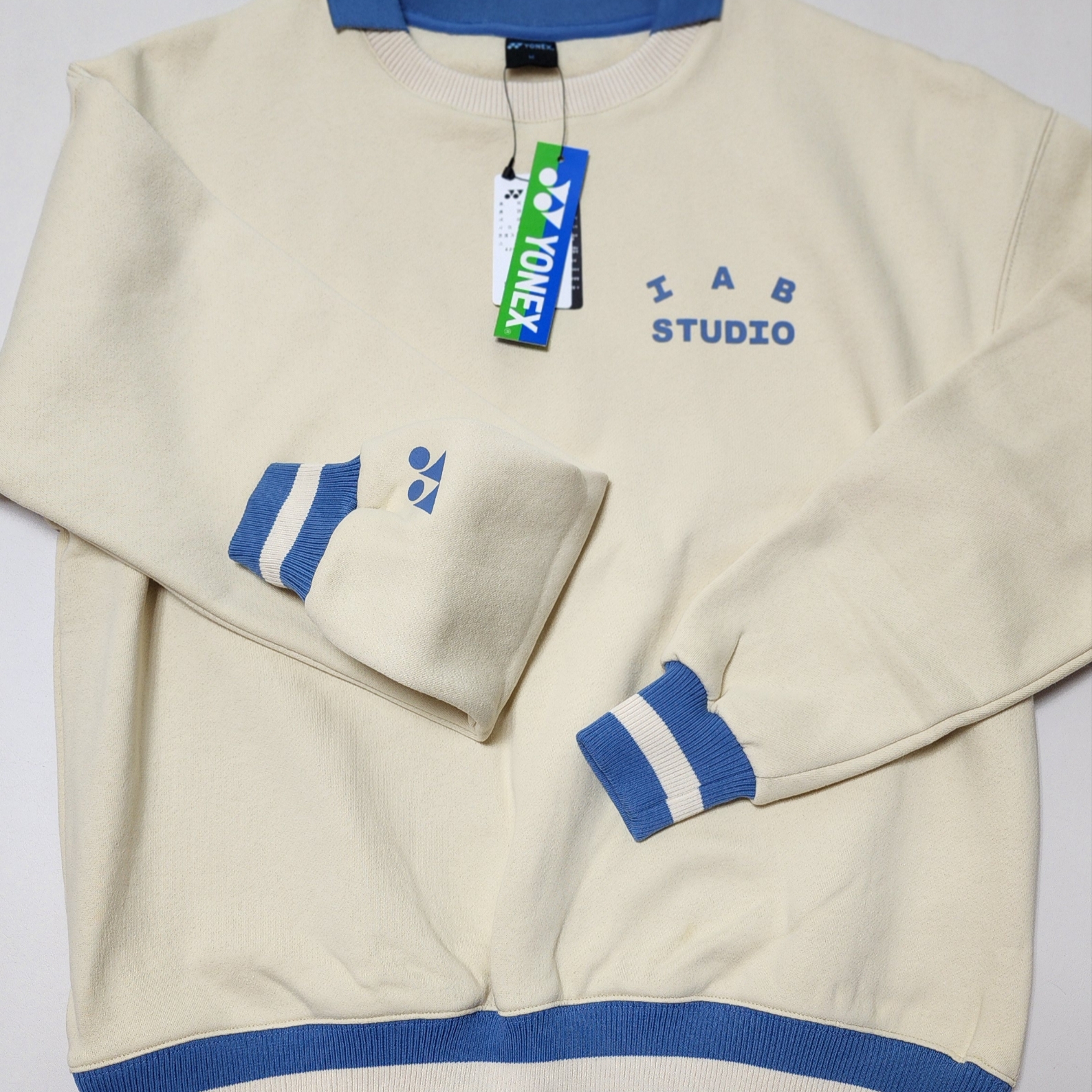 IAB Studio x Yonex Sweatshirt Reed Yellow 착용 스타일 - 1