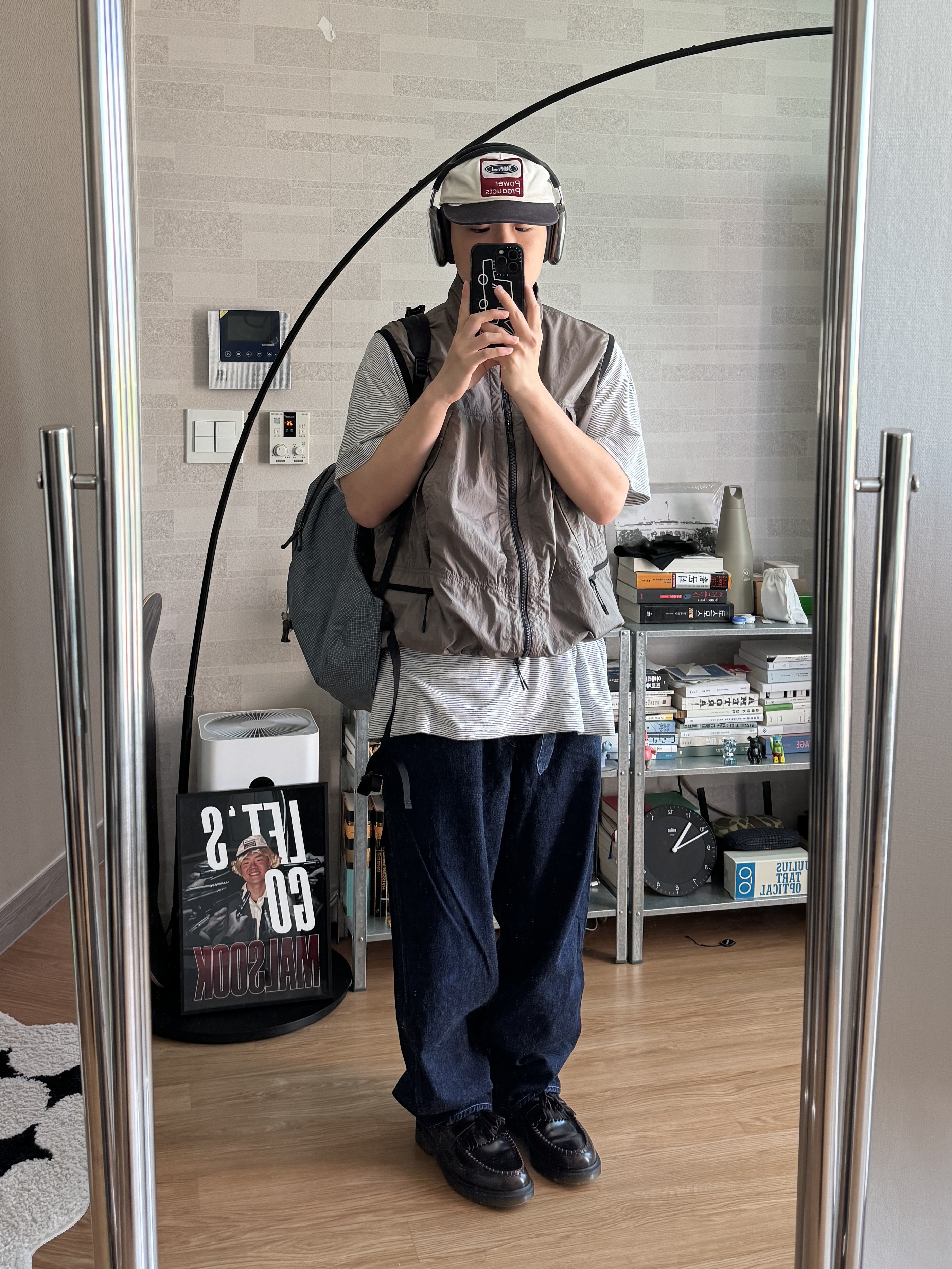 Arc'teryx Konseal 15 Backpack Neptune, Dr. Martens Adrian Arcadia Leather Loafers Cherry Red 착용 스타일