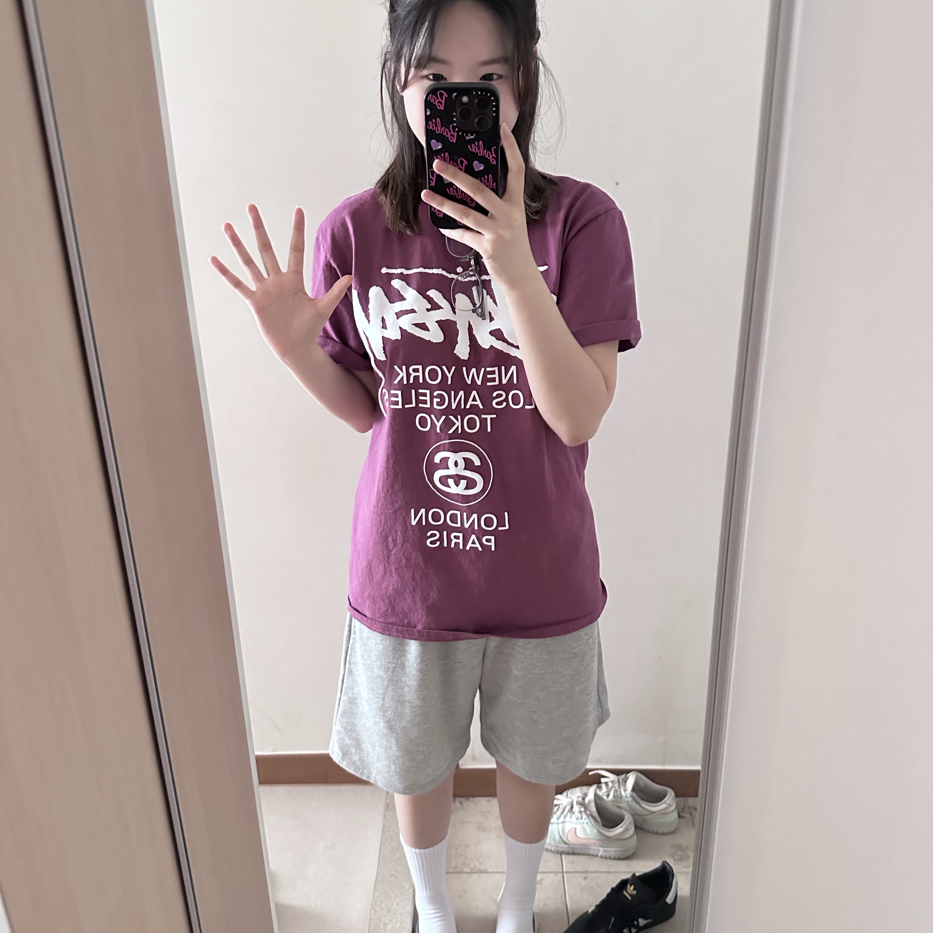 Stussy World Tour T-Shirt Berry 2024 착용 스타일