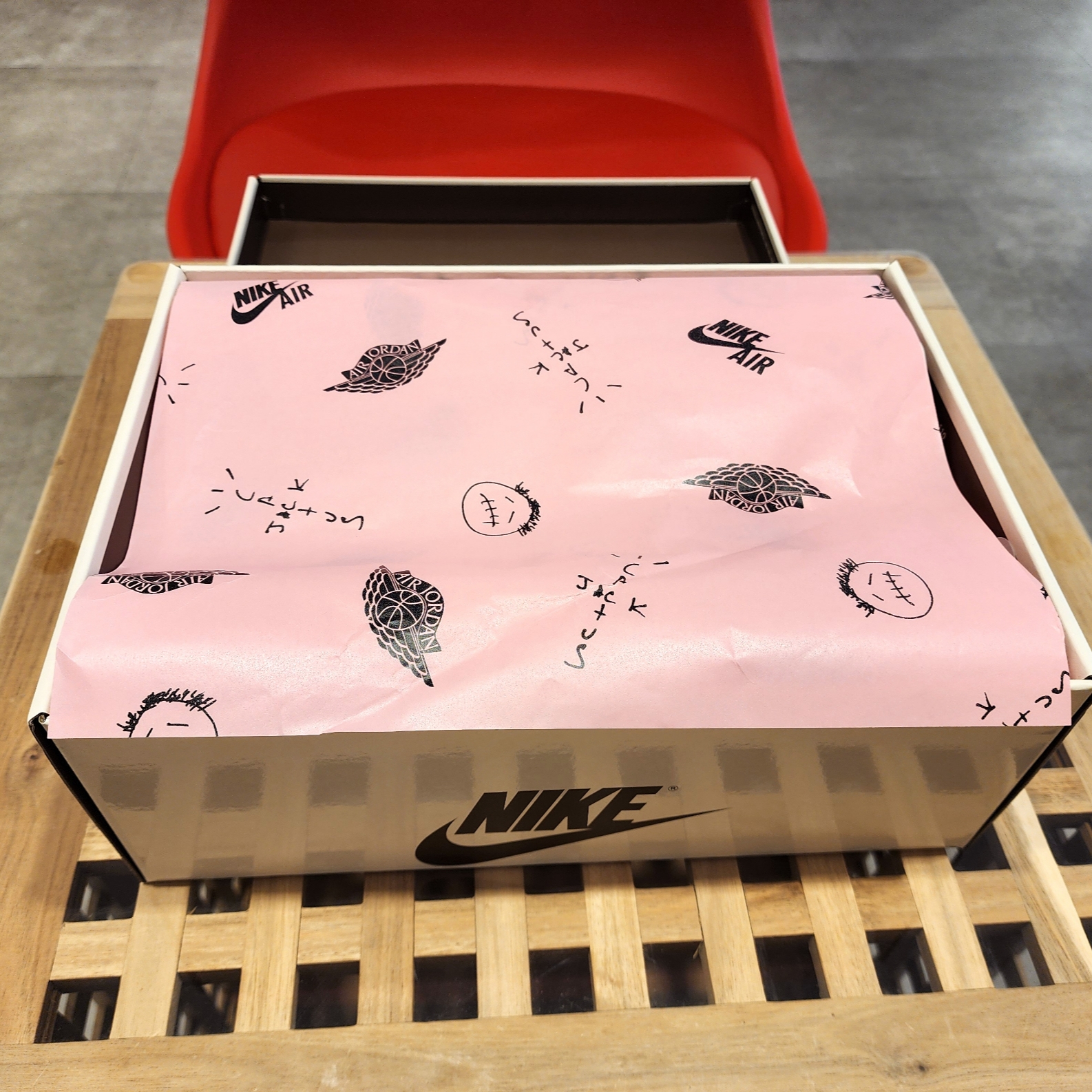 (W) Jordan 1 x Travis Scott Retro Low OG SP Canary 착용 스타일 - 8