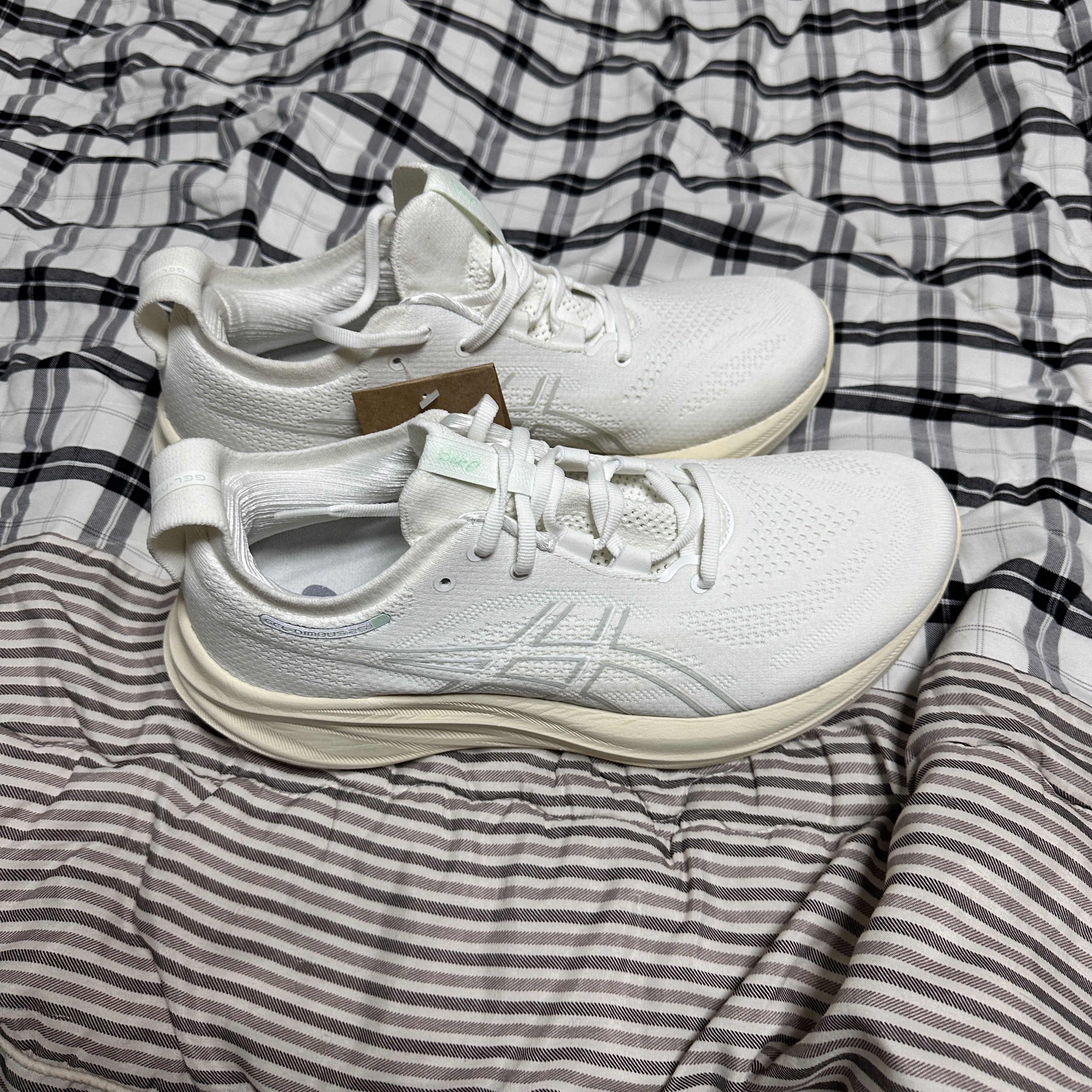 Asics Gel-Nimbus 25 White White 착용 스타일