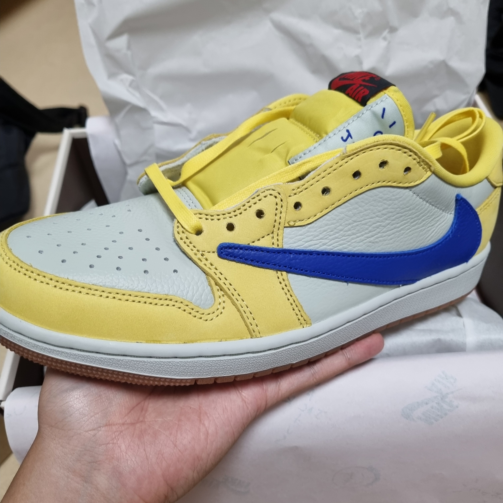 (W) Jordan 1 x Travis Scott Retro Low OG SP Canary, Jordan 1 Retro High Rookie of the Year 착용 스타일 - 3