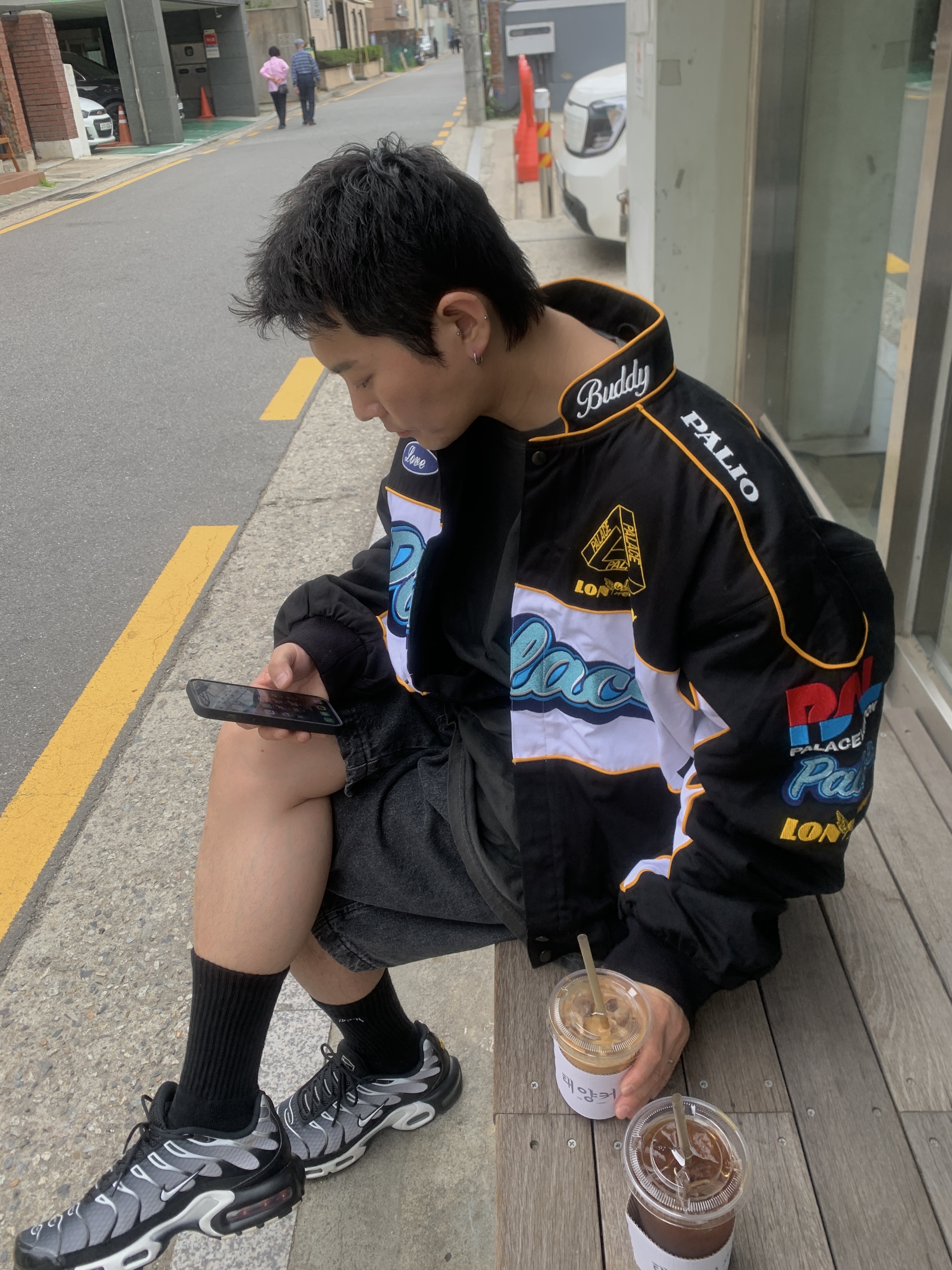 Palace Fast Cotton Jacket Black - 23SS, Nike Air Max Plus Black Metallic Silver 착용 스타일 - 2