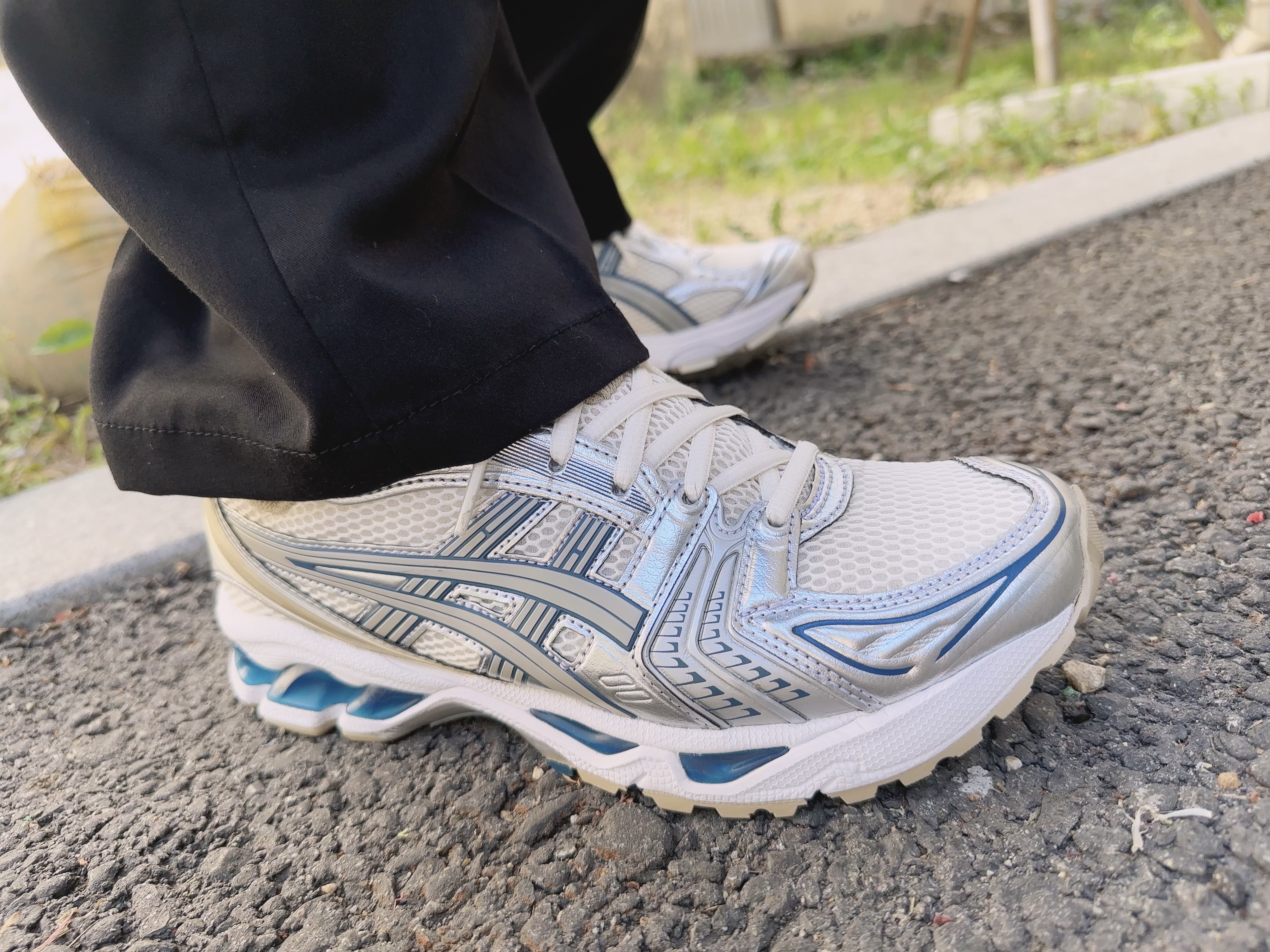 Asics Gel-Kayano 14 Cream Pure Silver 착용 스타일 - 7