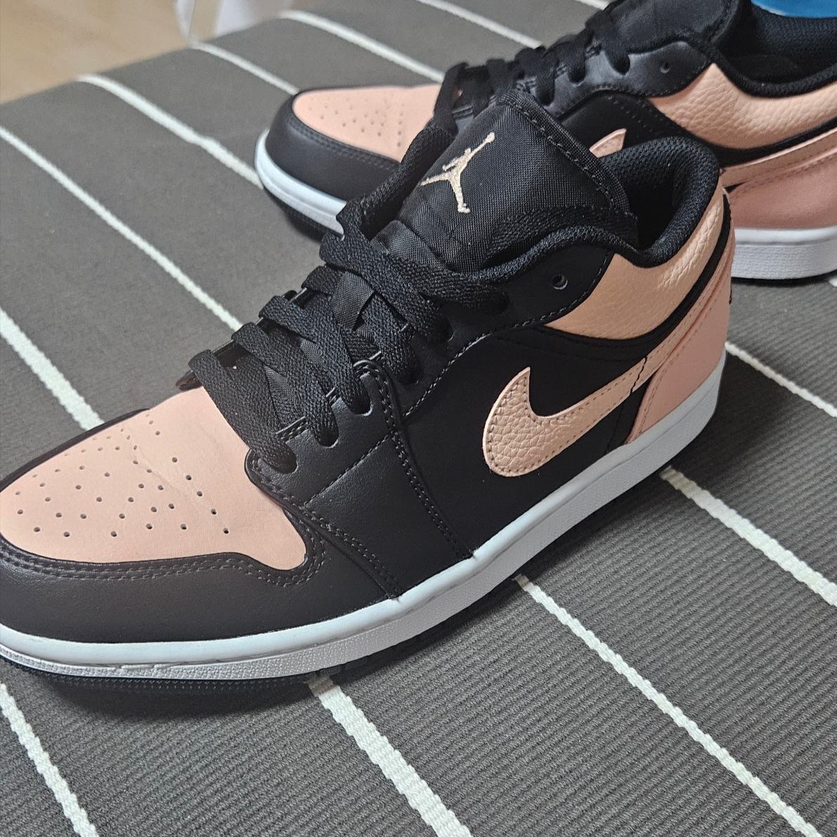 Jordan 1 Low Crimson Tint 착용 스타일