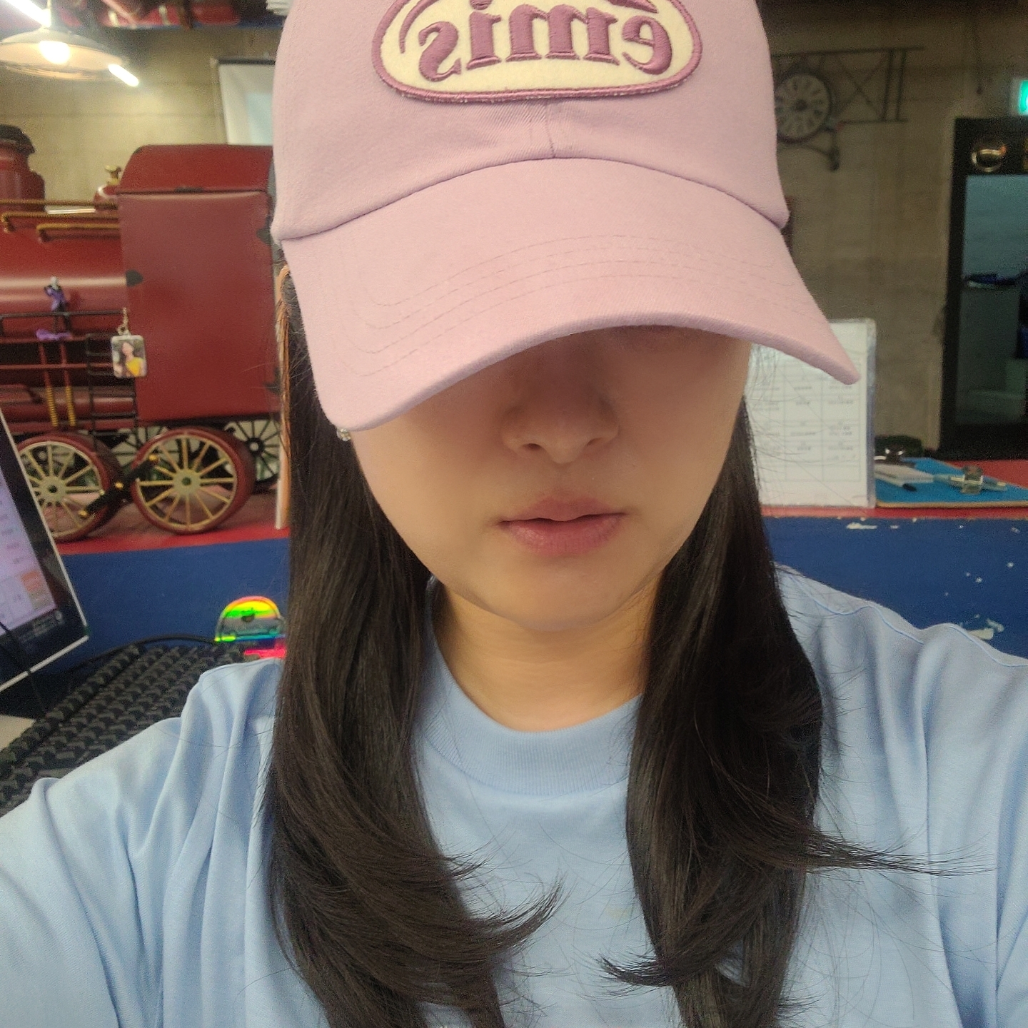 Emis Tone On Tone Wappen Ball Cap Light Purple 착용 스타일 - 2