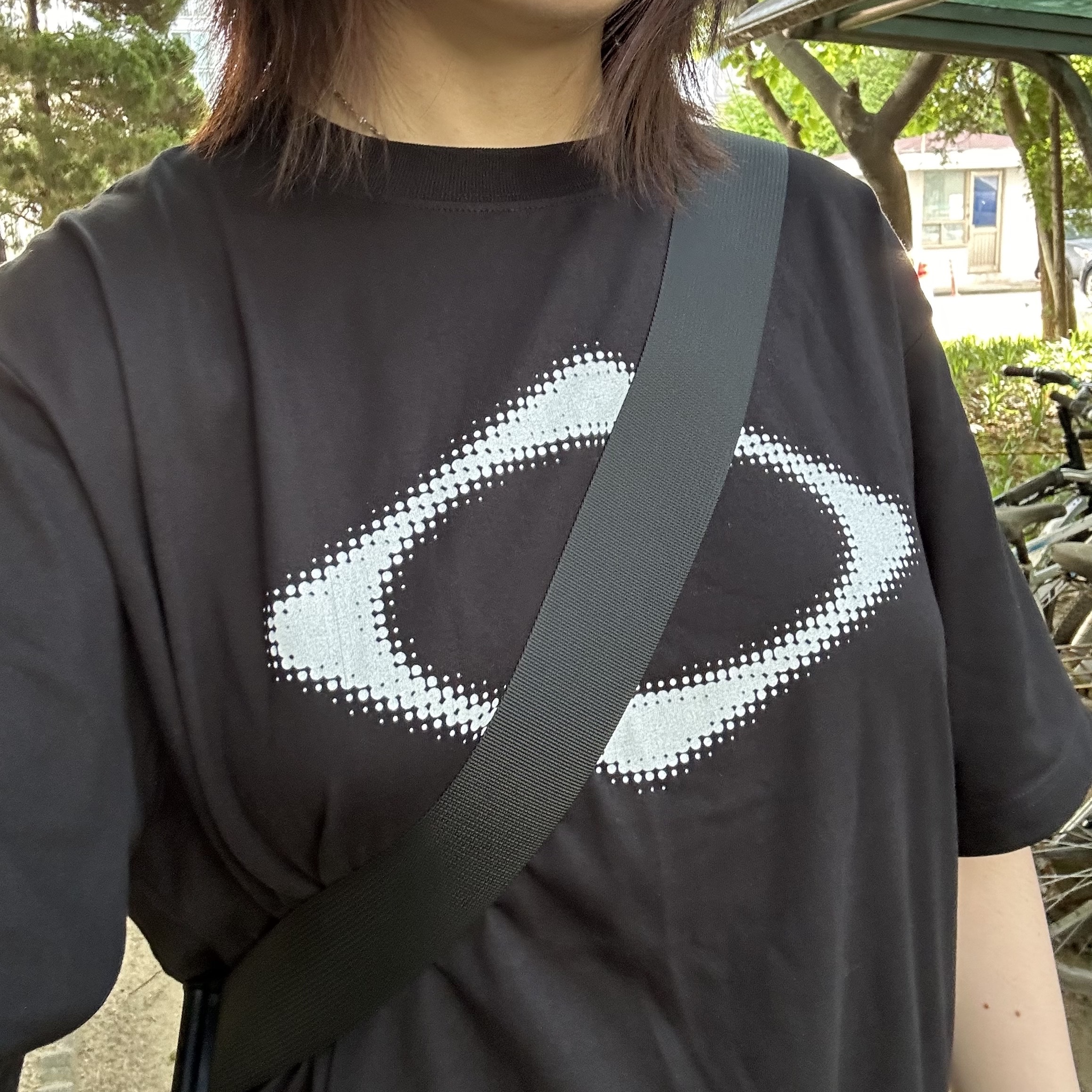 (W) Mischief Rhombus Blur T-Shirt Basic Black 착용 스타일 - 1