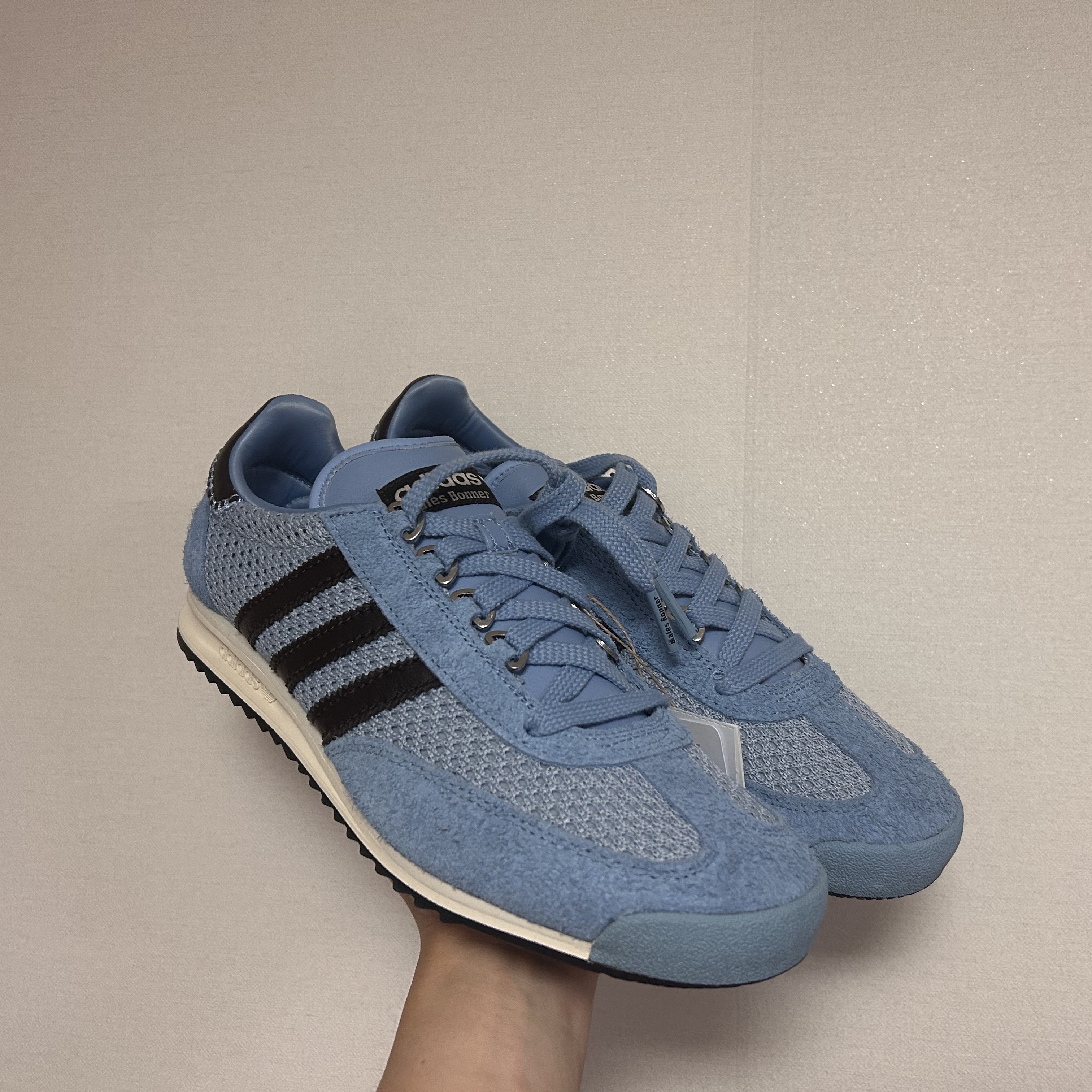 Adidas x Wales Bonner SL 76 Ash Blue Core Black 착용 스타일 - 3