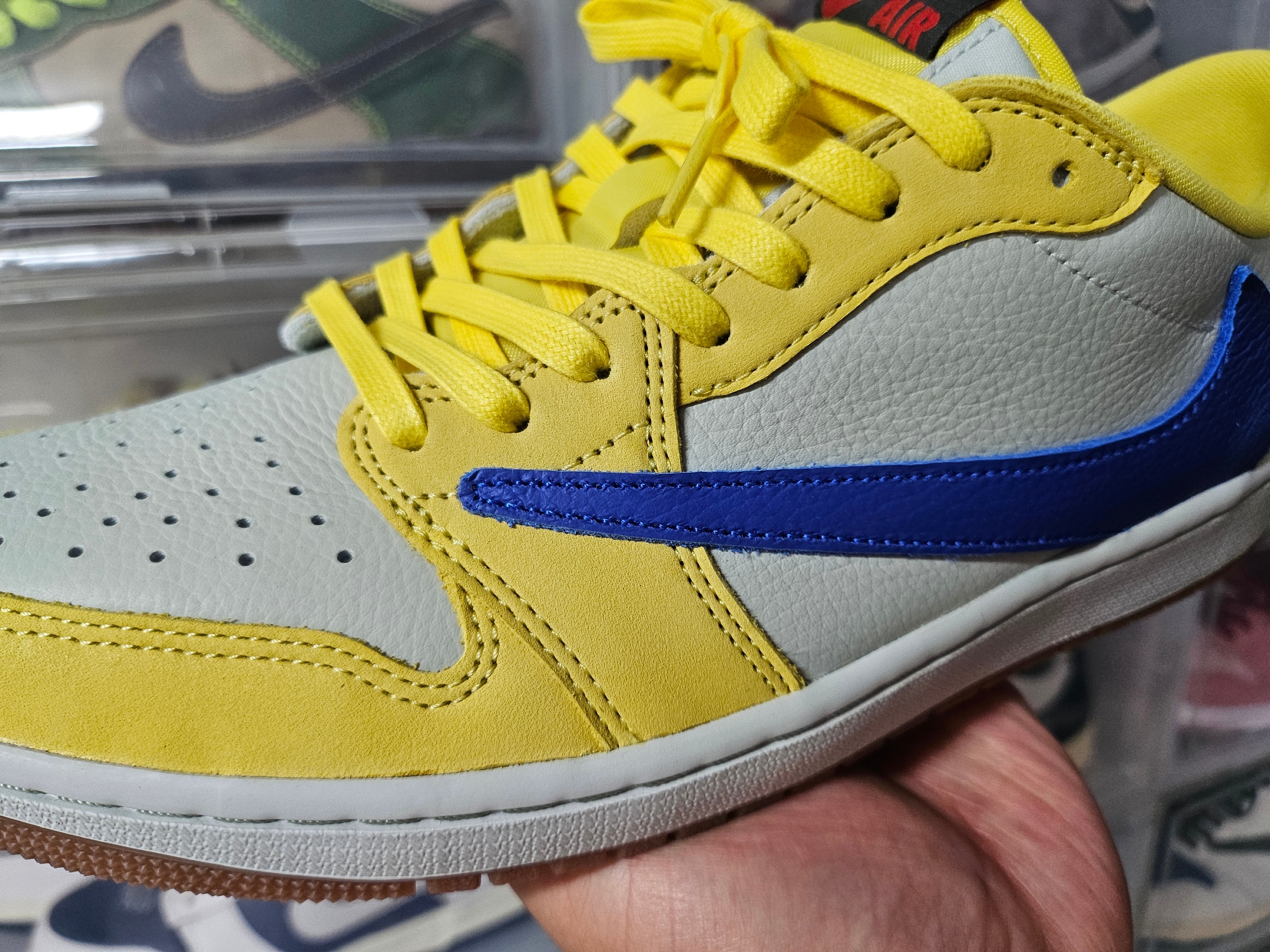 (W) Jordan 1 x Travis Scott Retro Low OG SP Canary 착용 스타일 - 7