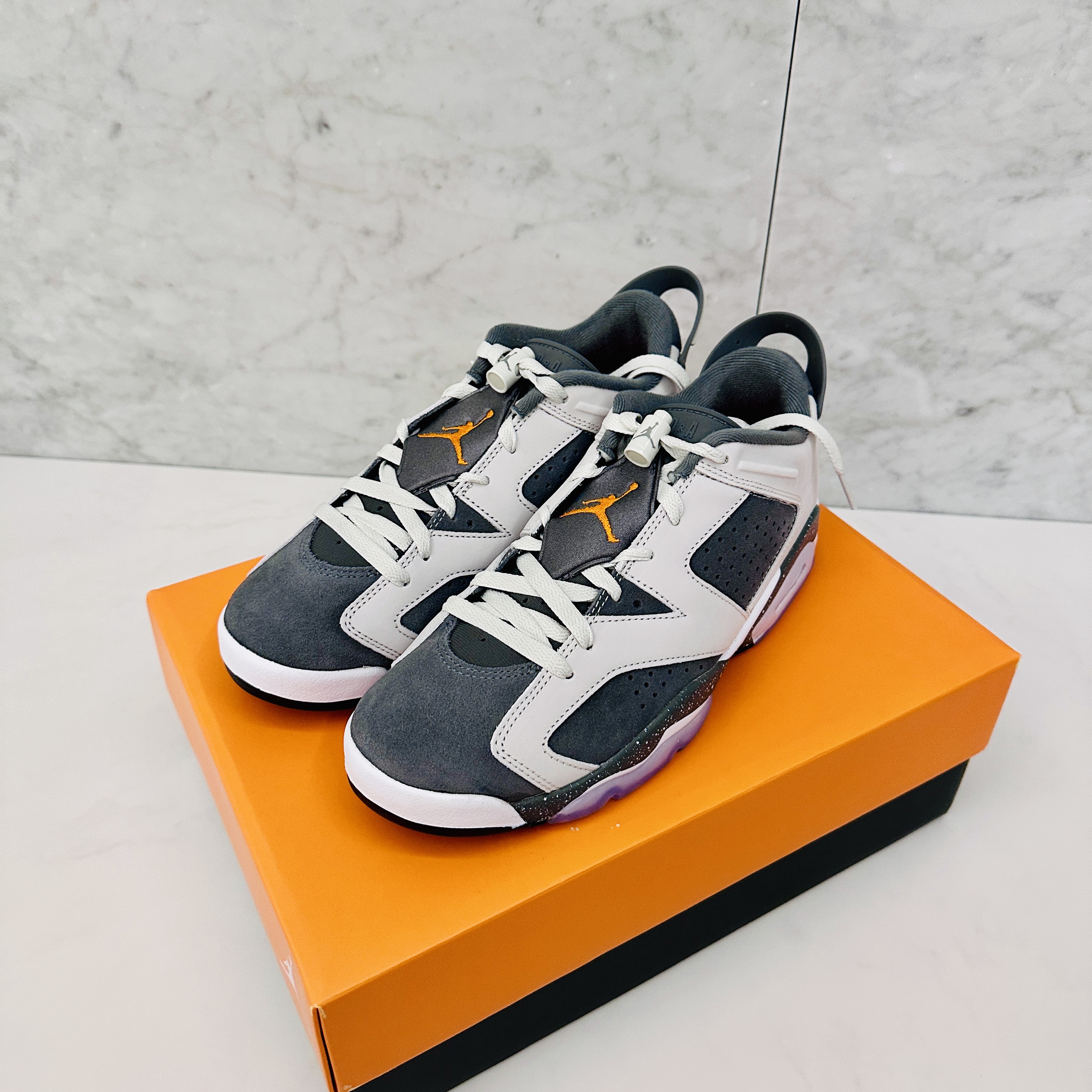 Jordan 6 x Paris Saint-Germain Retro Low Light Bone Magma Orange 착용 스타일 - 3
