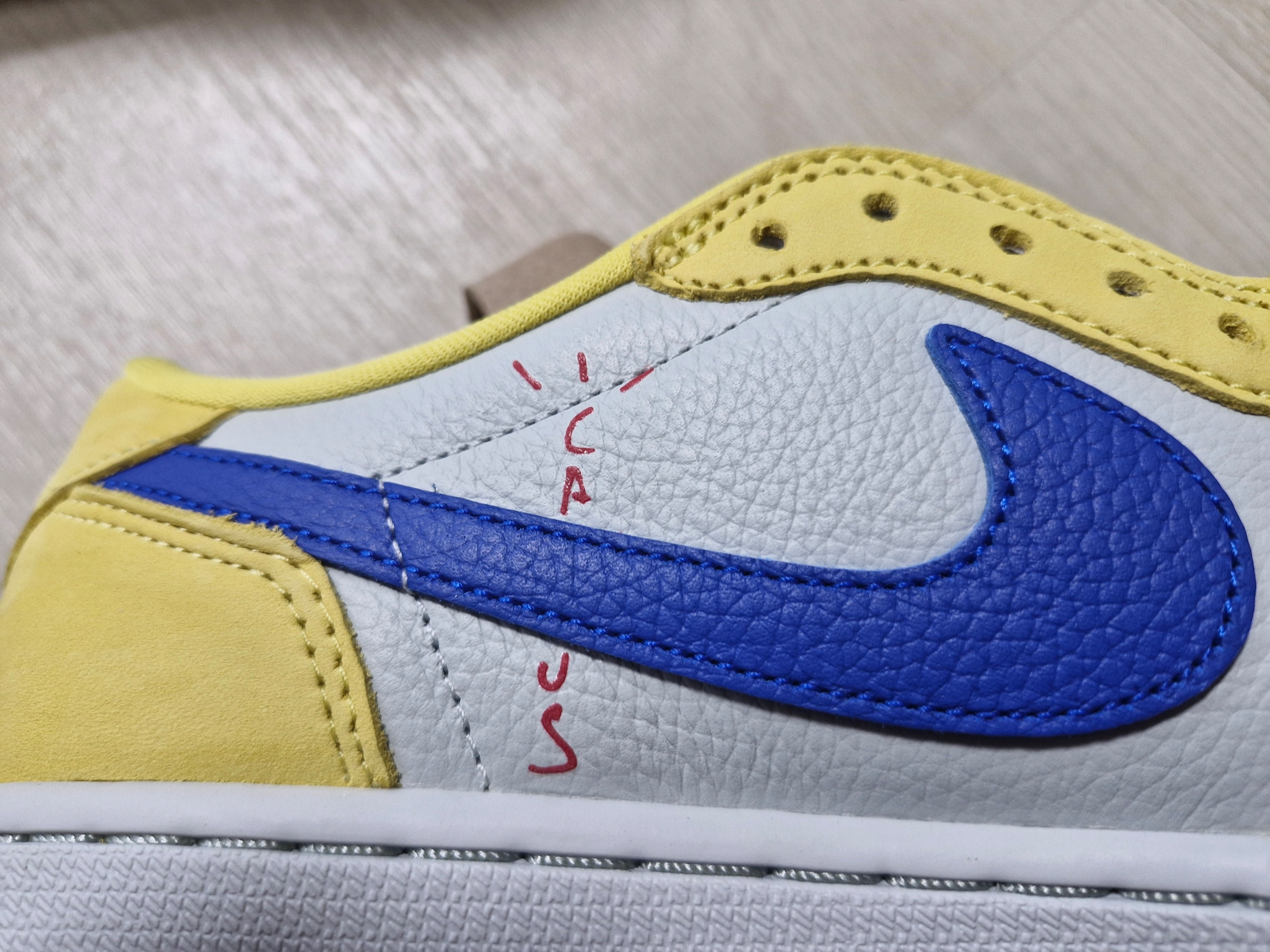 (W) Jordan 1 x Travis Scott Retro Low OG SP Canary 착용 스타일 - 5