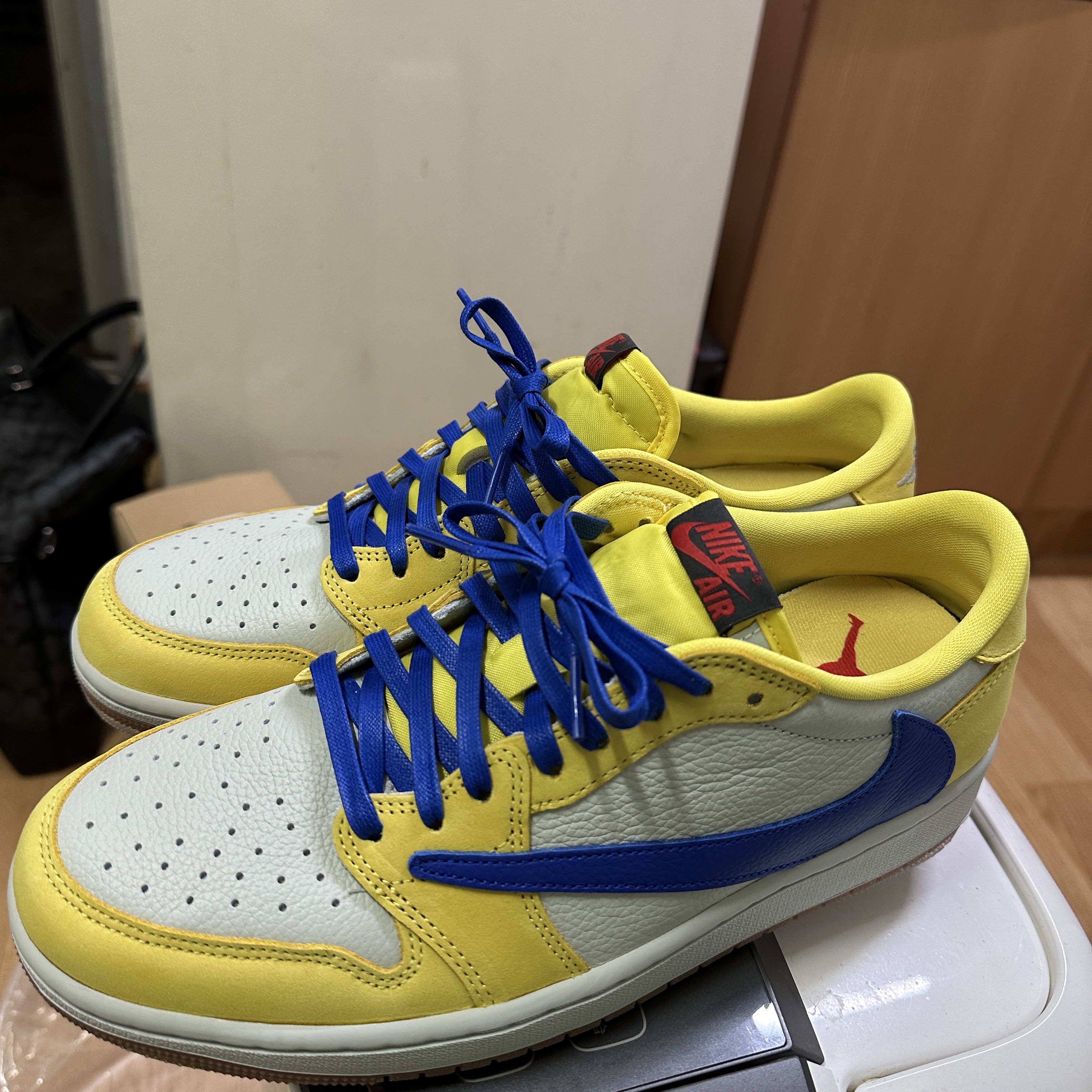 (W) Jordan 1 x Travis Scott Retro Low OG SP Canary 착용 스타일