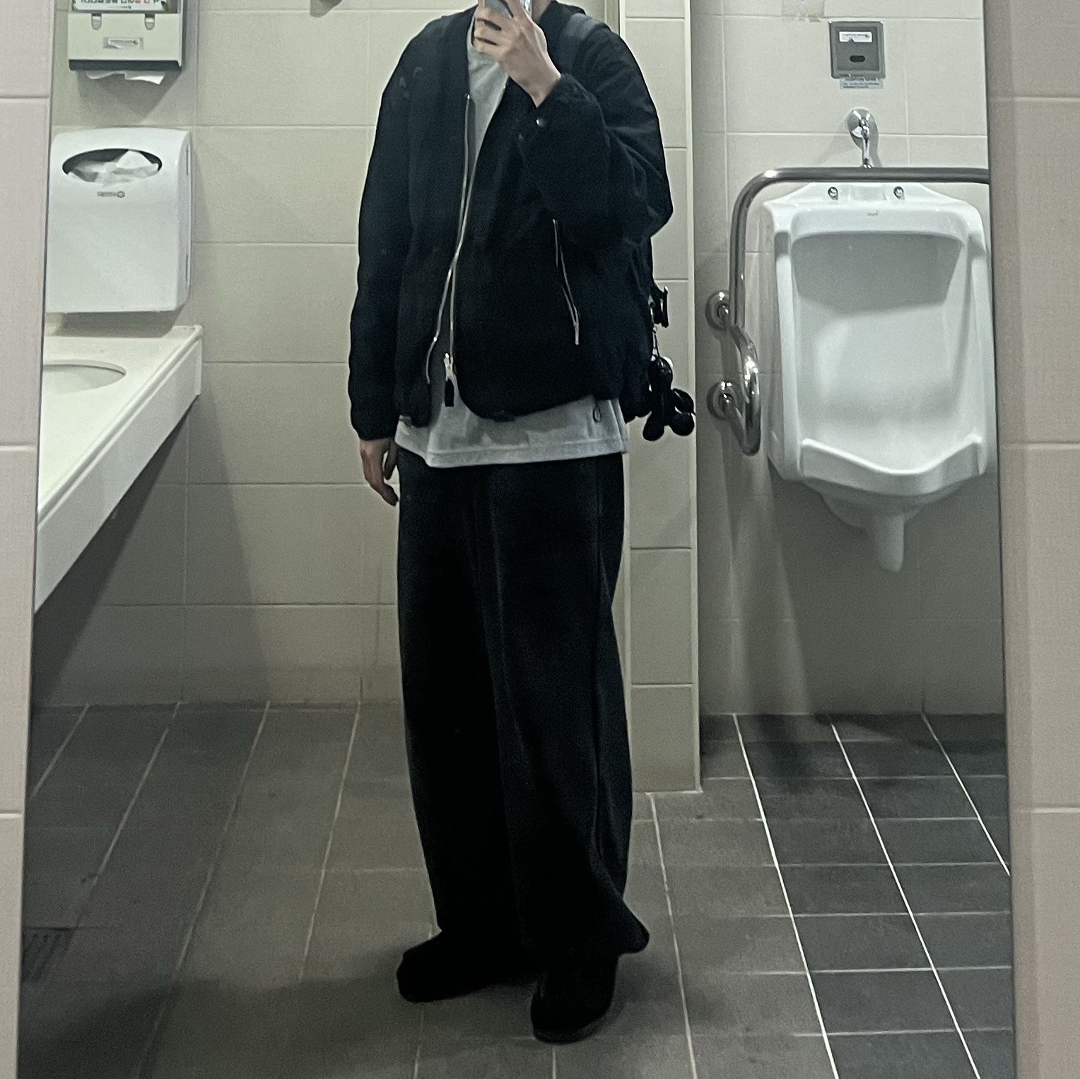 Polyteru 1011 Fatigue Sweatpants 1.2v Bleached Black, Polyteru Human Index Human Regular 1/2 T-Shirt Dyed Gray 착용 스타일 - 1