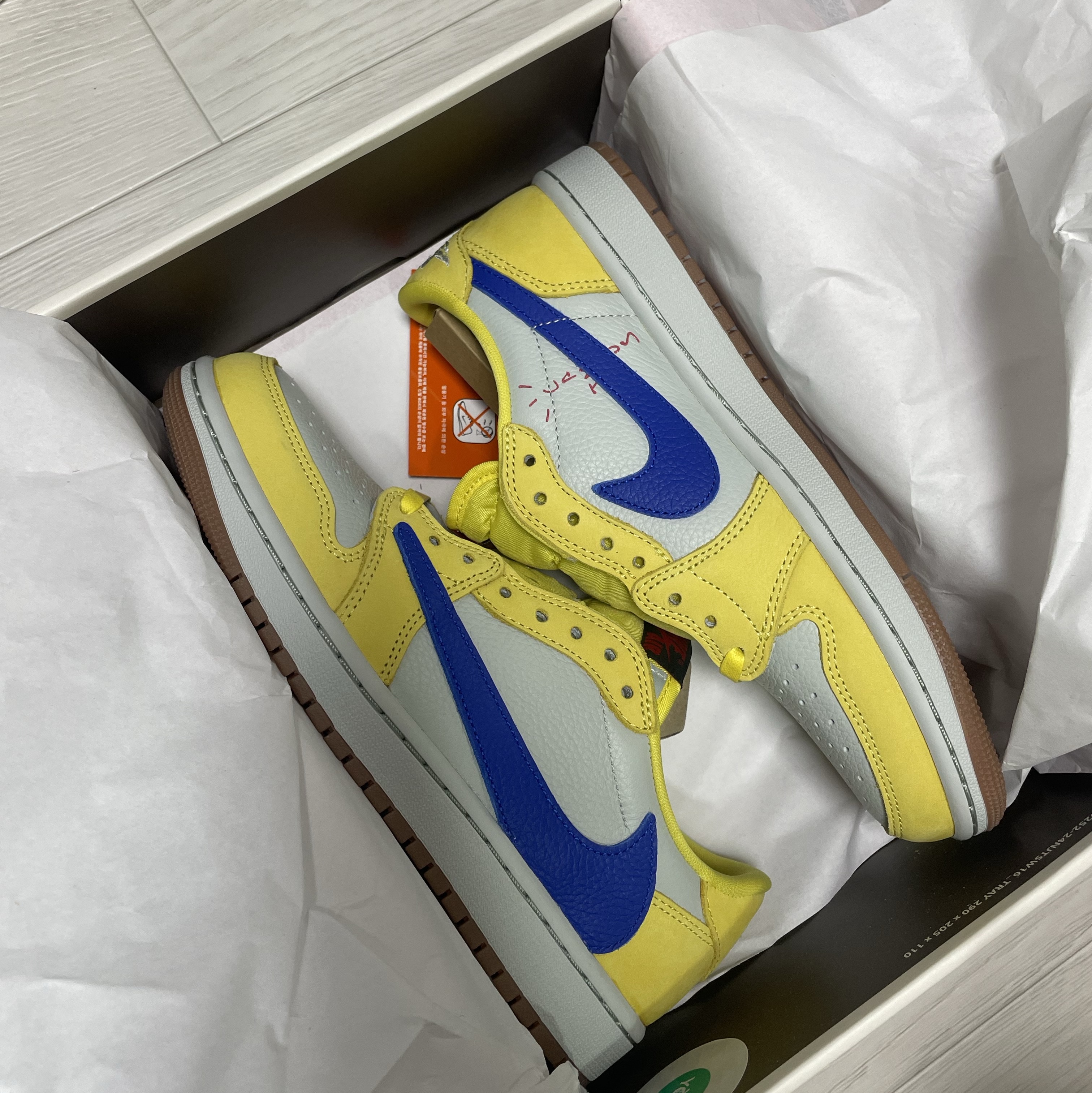 (W) Jordan 1 x Travis Scott Retro Low OG SP Canary 착용 스타일