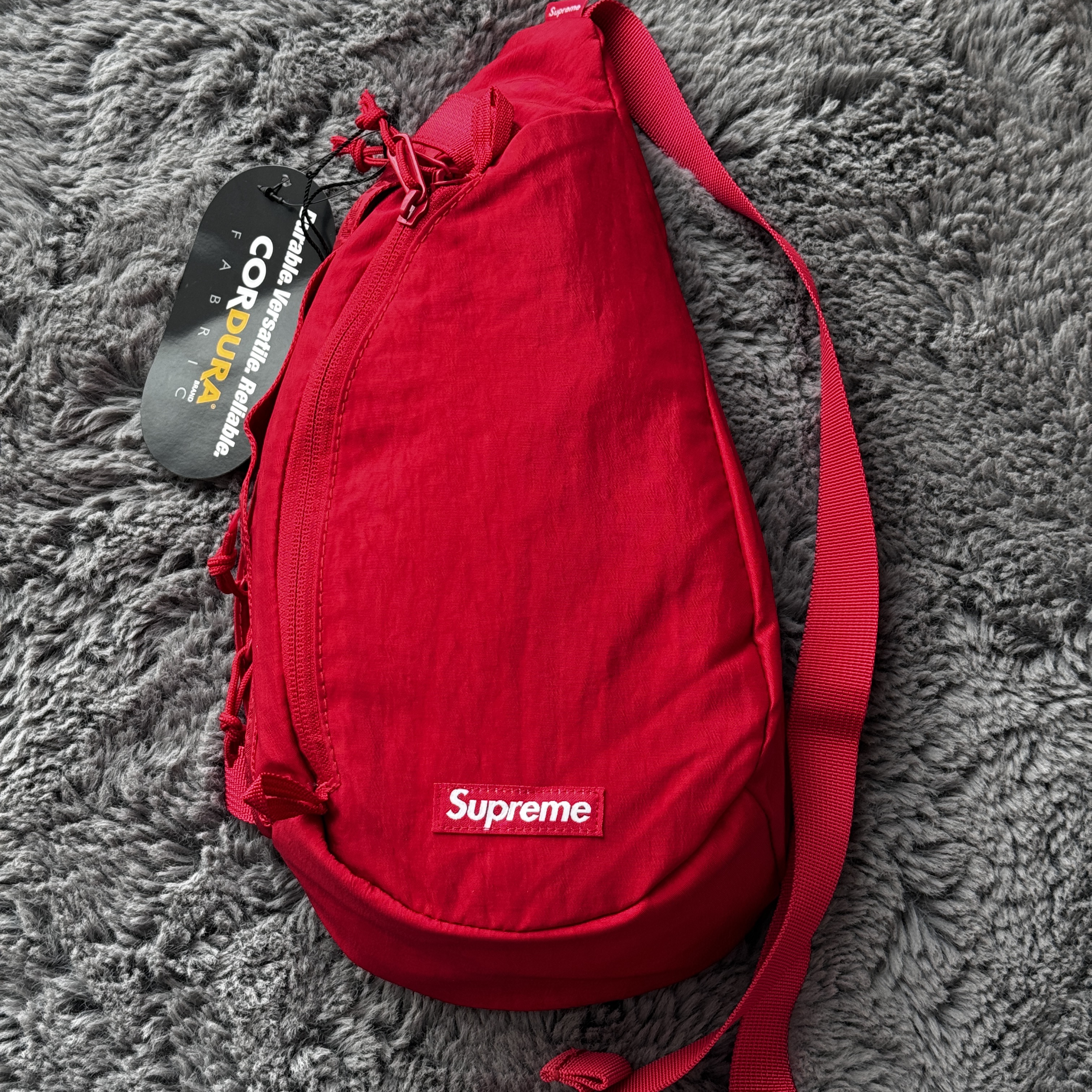 Supreme Sling Bag Dark Red - 20FW 착용 스타일