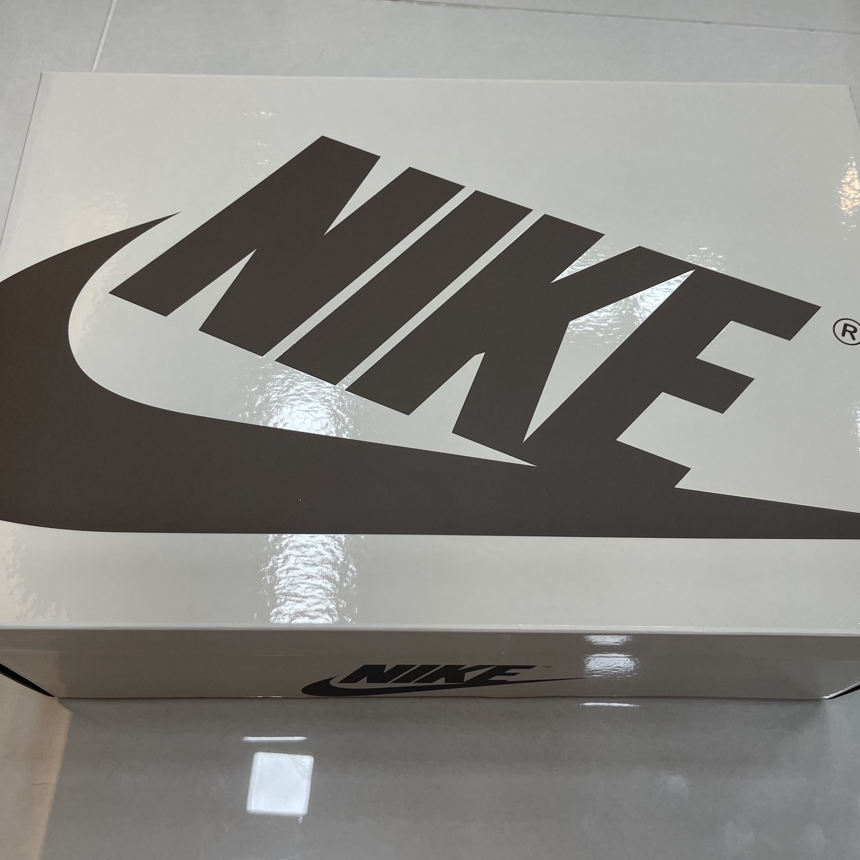 (W) Jordan 1 x Travis Scott Retro Low OG SP Canary 착용 스타일 - 1