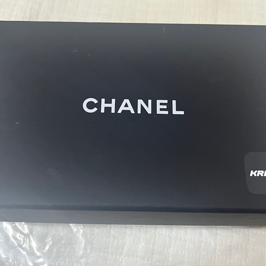 Chanel Classic Card Holder Grained Calfskin & Silver Black 착용 스타일 - 1