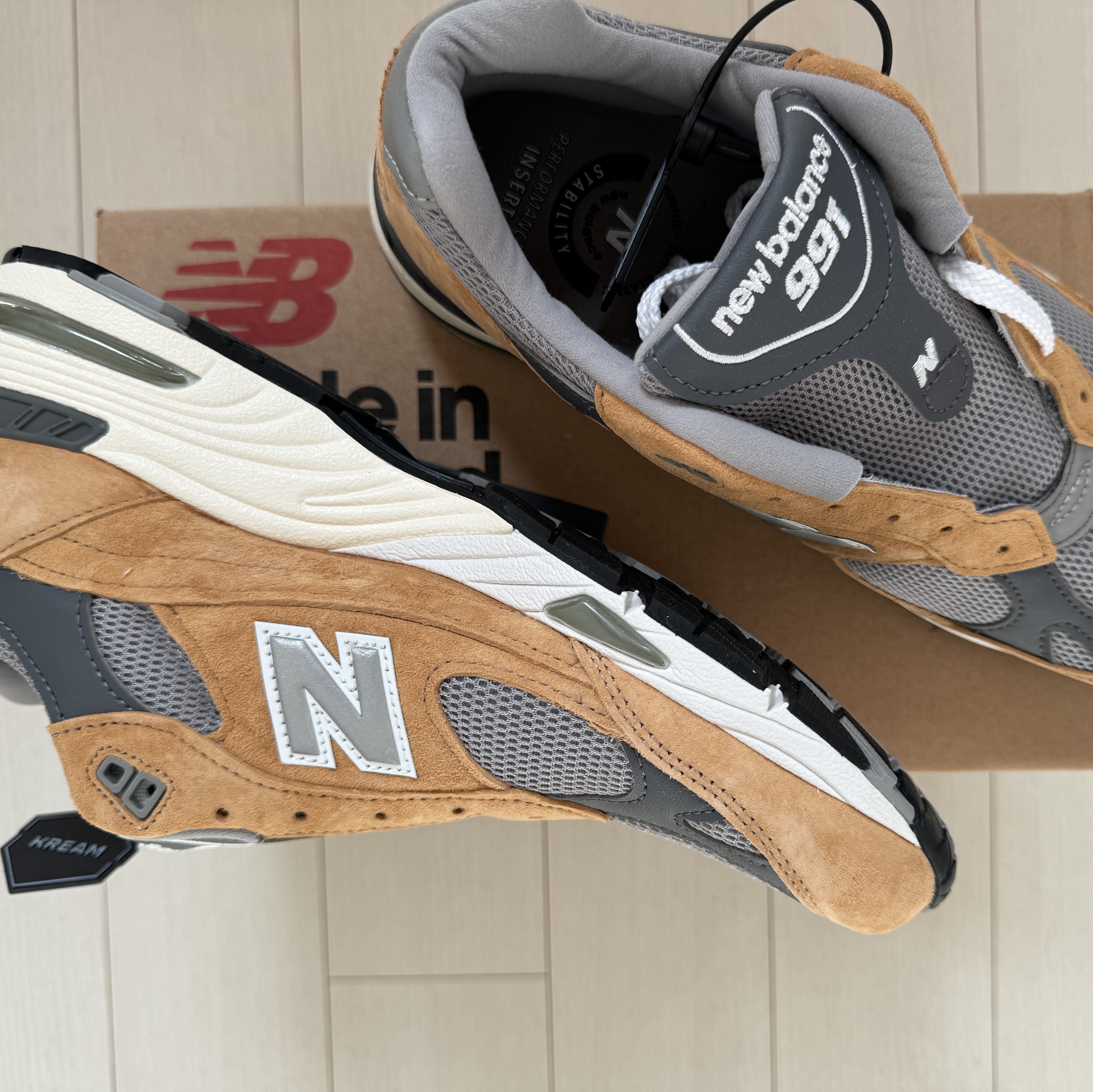 New Balance 991 Made in UK Tan Grey 착용 스타일