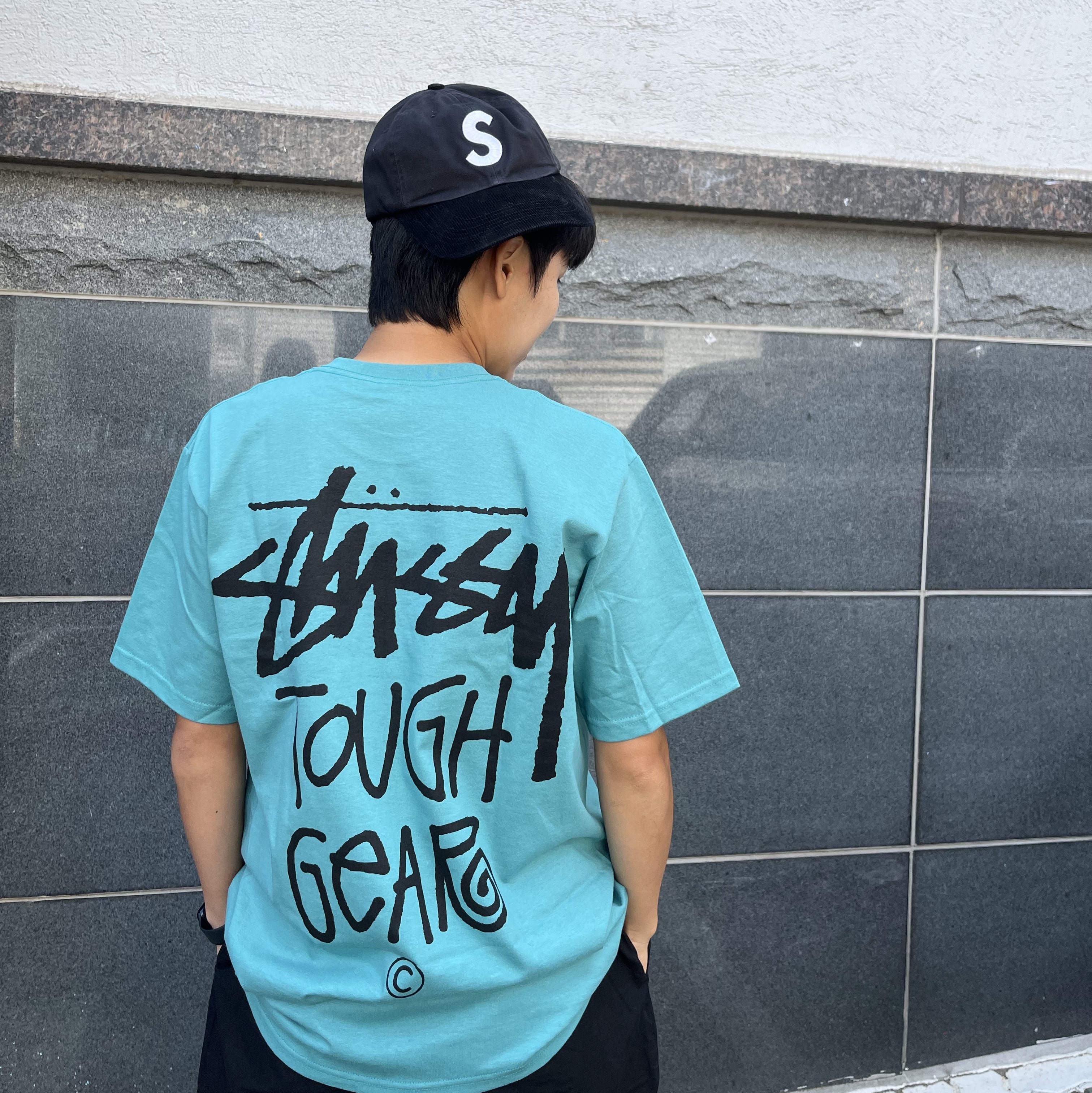 Stussy Tough Gear T-Shirt Ocean 착용 스타일 - 2