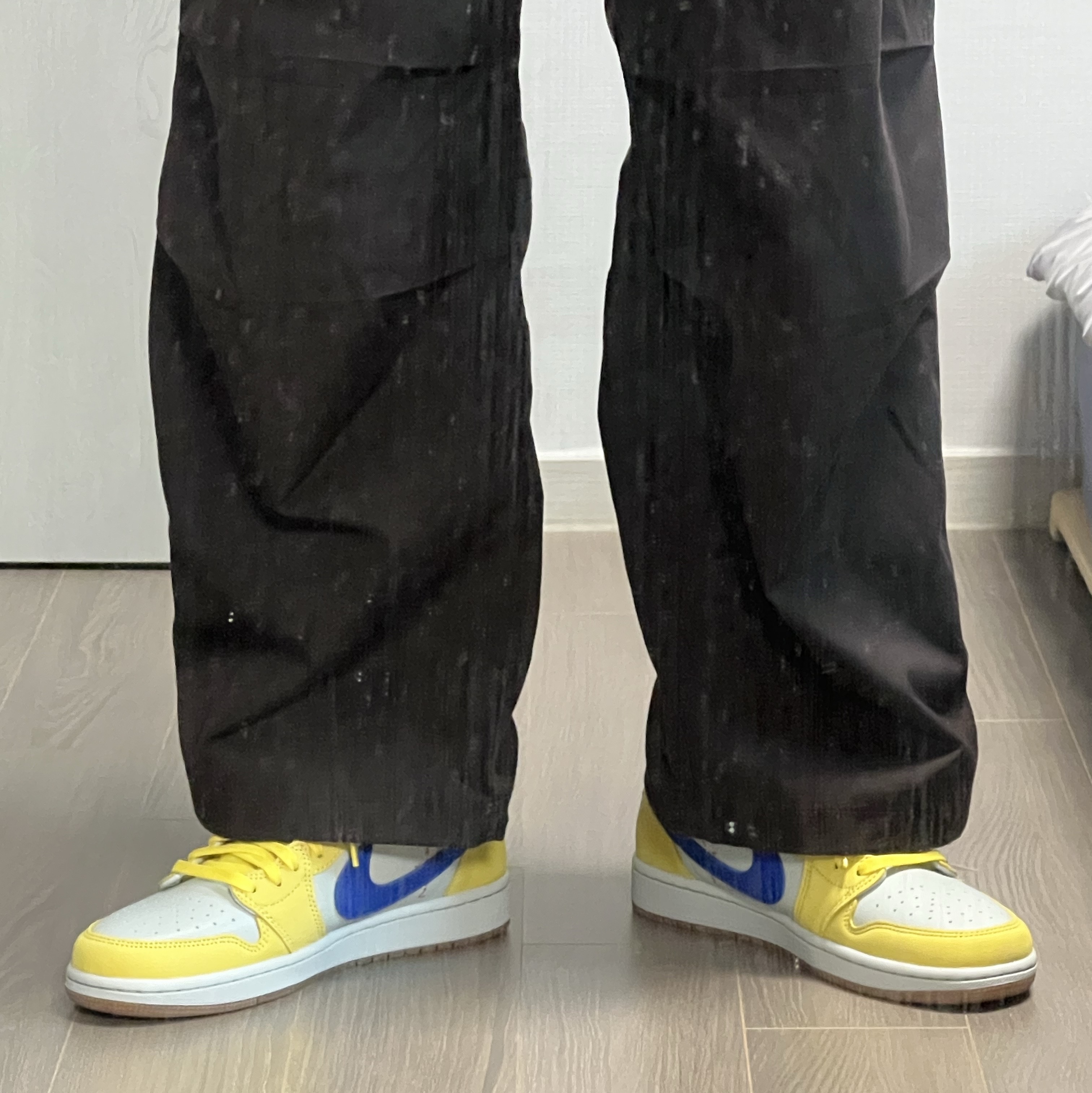 (W) Jordan 1 x Travis Scott Retro Low OG SP Canary 착용 스타일