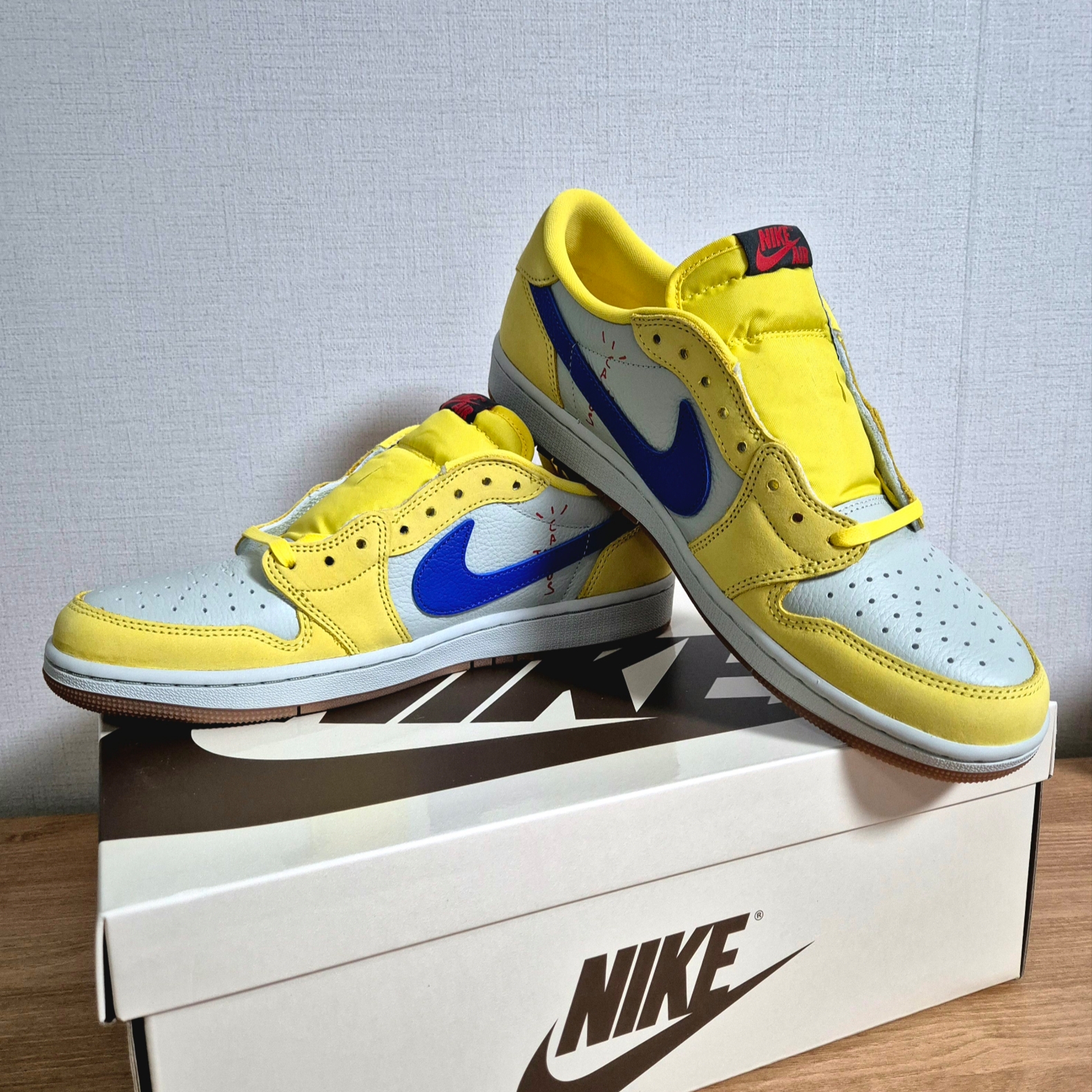 (W) Jordan 1 x Travis Scott Retro Low OG SP Canary 착용 스타일