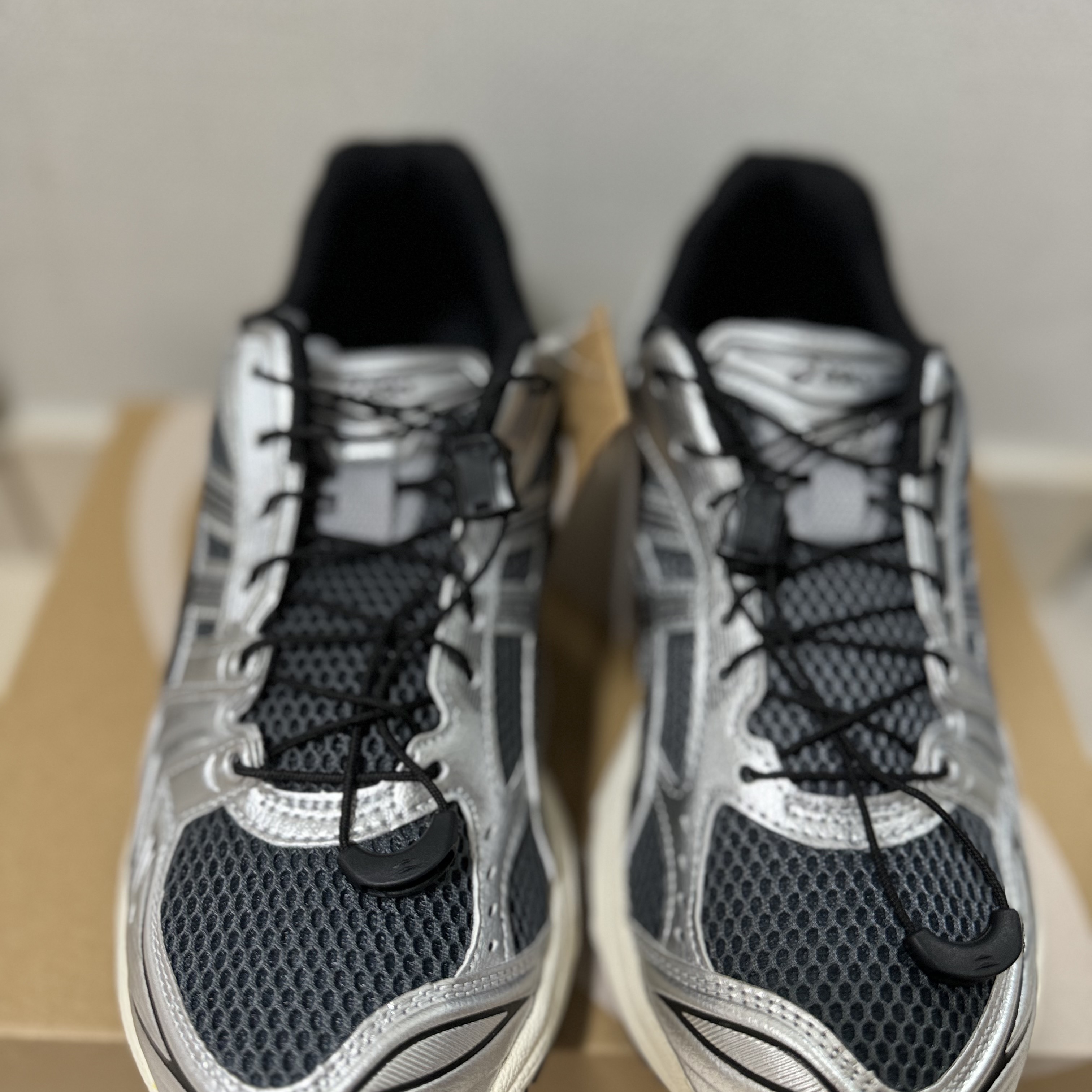 Asics Unlimited Gel-Kayano 14 Carrier Grey Black 착용 스타일 - 2