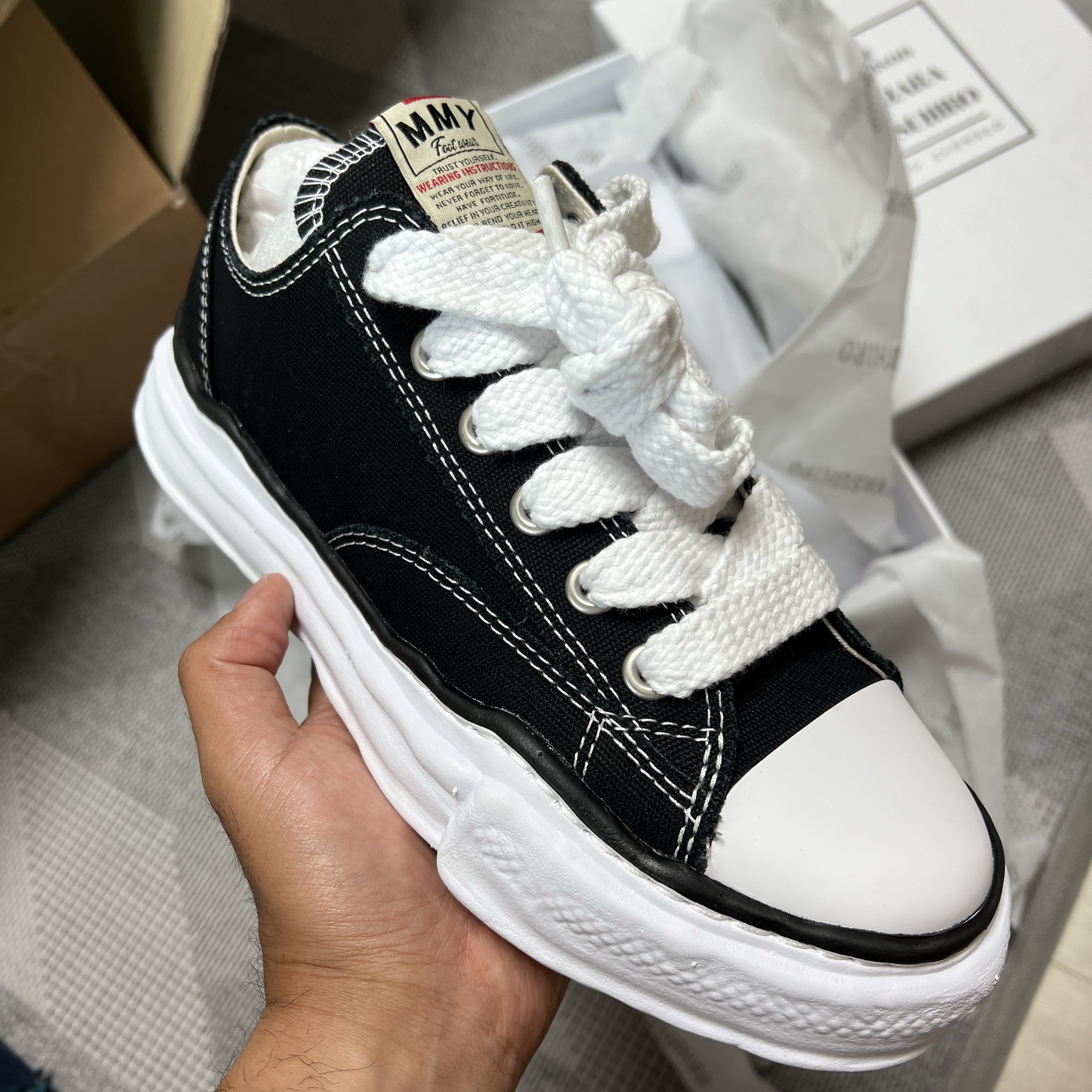 Maison Mihara Yasuhiro Peterson OG Sole Canvas Low Sneakers Black 착용 스타일