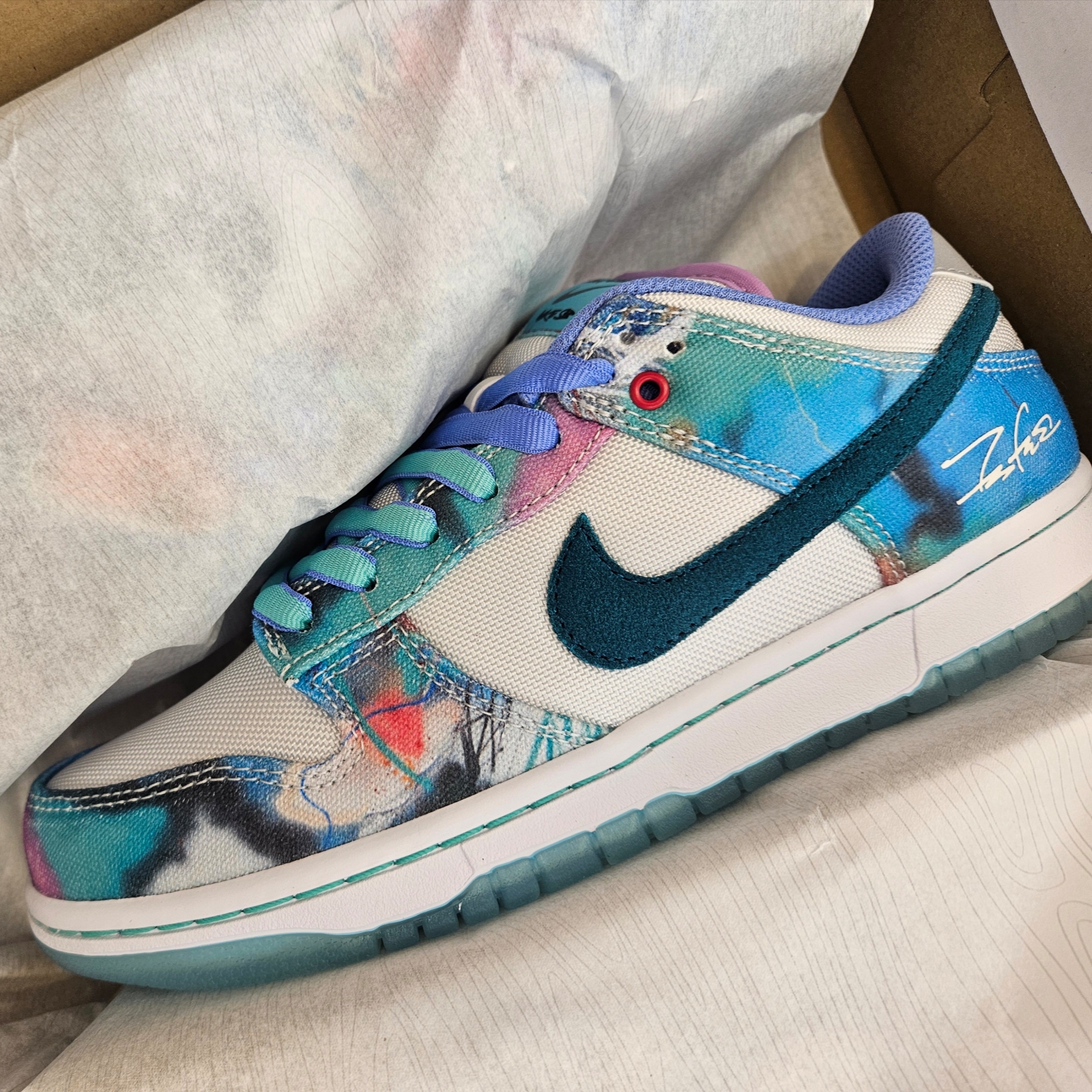 Nike x Futura Laboratories SB Dunk Low OG QS White and Geode Teal 착용 스타일