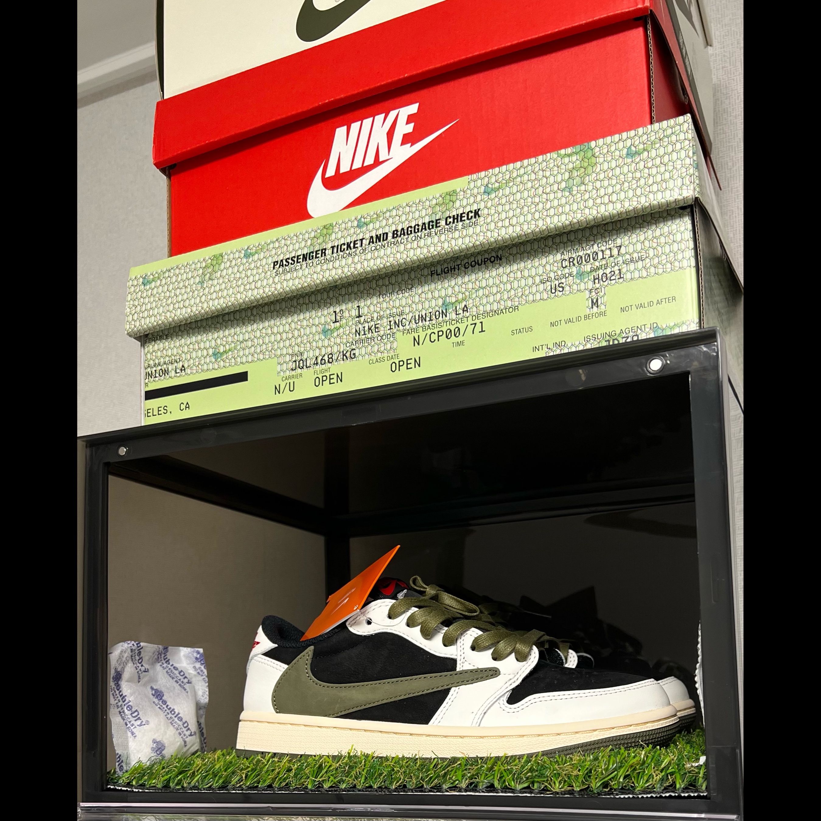 (W) Jordan 1 x Travis Scott Retro Low OG SP Medium Olive 착용 스타일 - 2