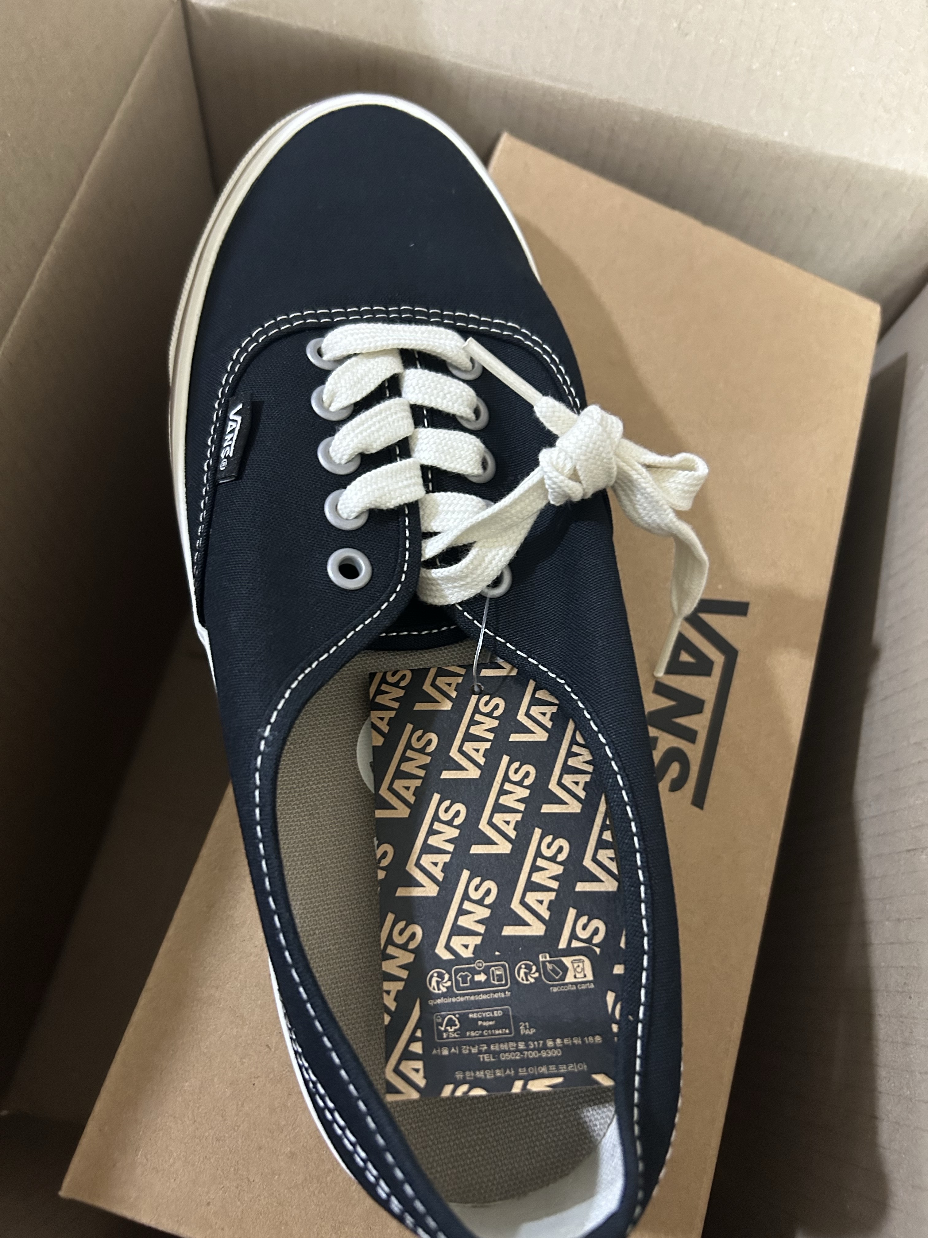 Vans Authentic Reissue 44 Black 착용 스타일