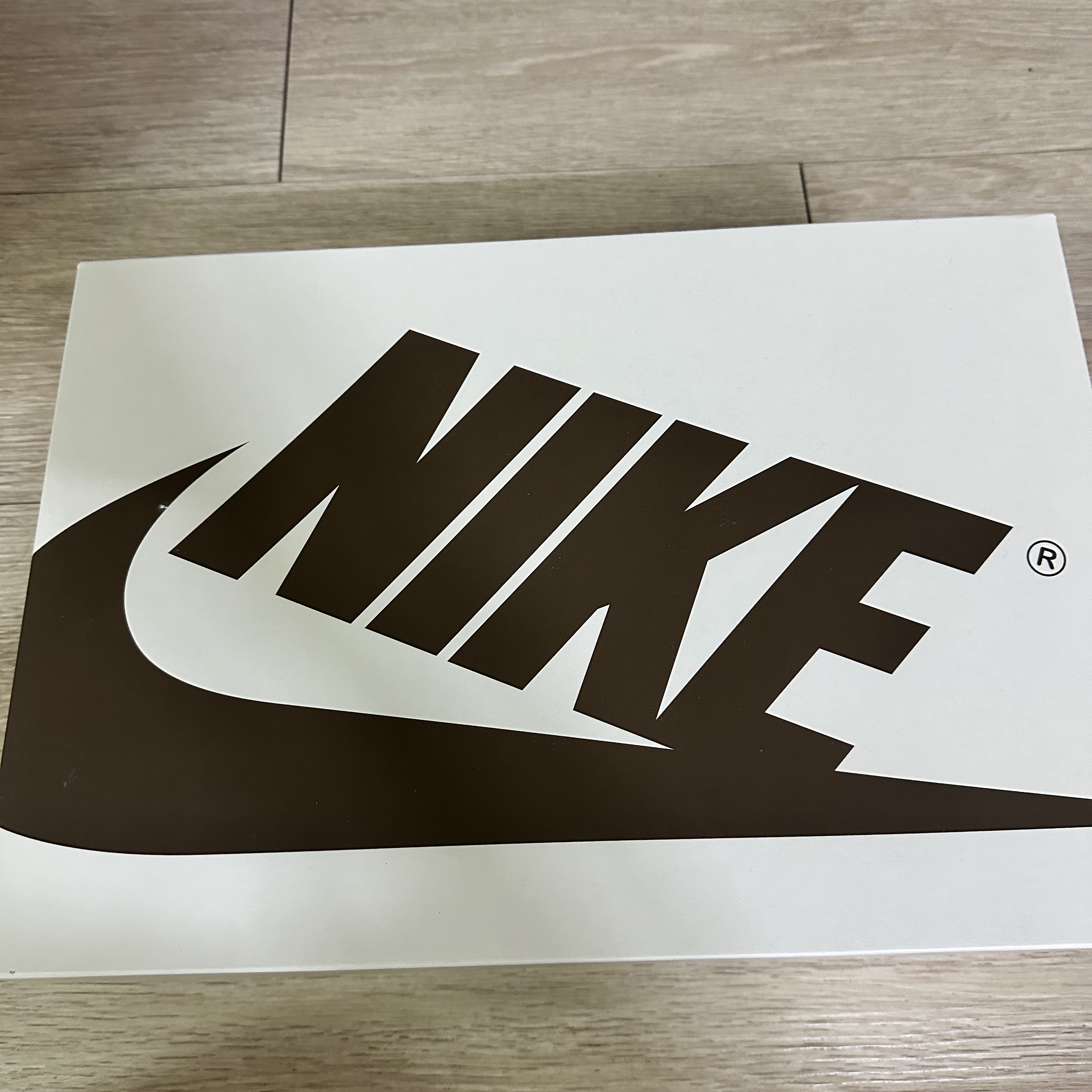 (W) Jordan 1 x Travis Scott Retro Low OG SP Canary 착용 스타일 - 1
