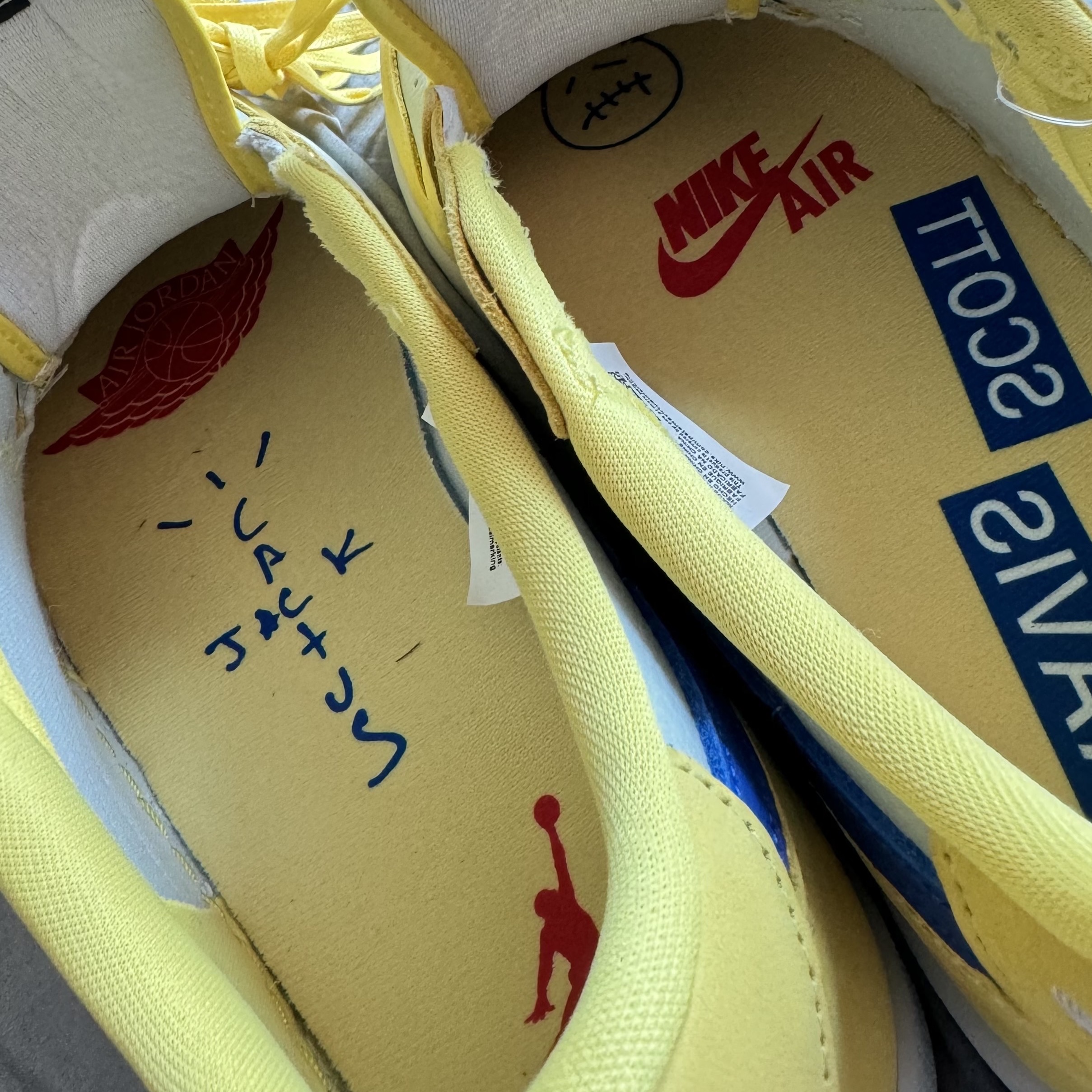 (W) Jordan 1 x Travis Scott Retro Low OG SP Canary 착용 스타일 - 4