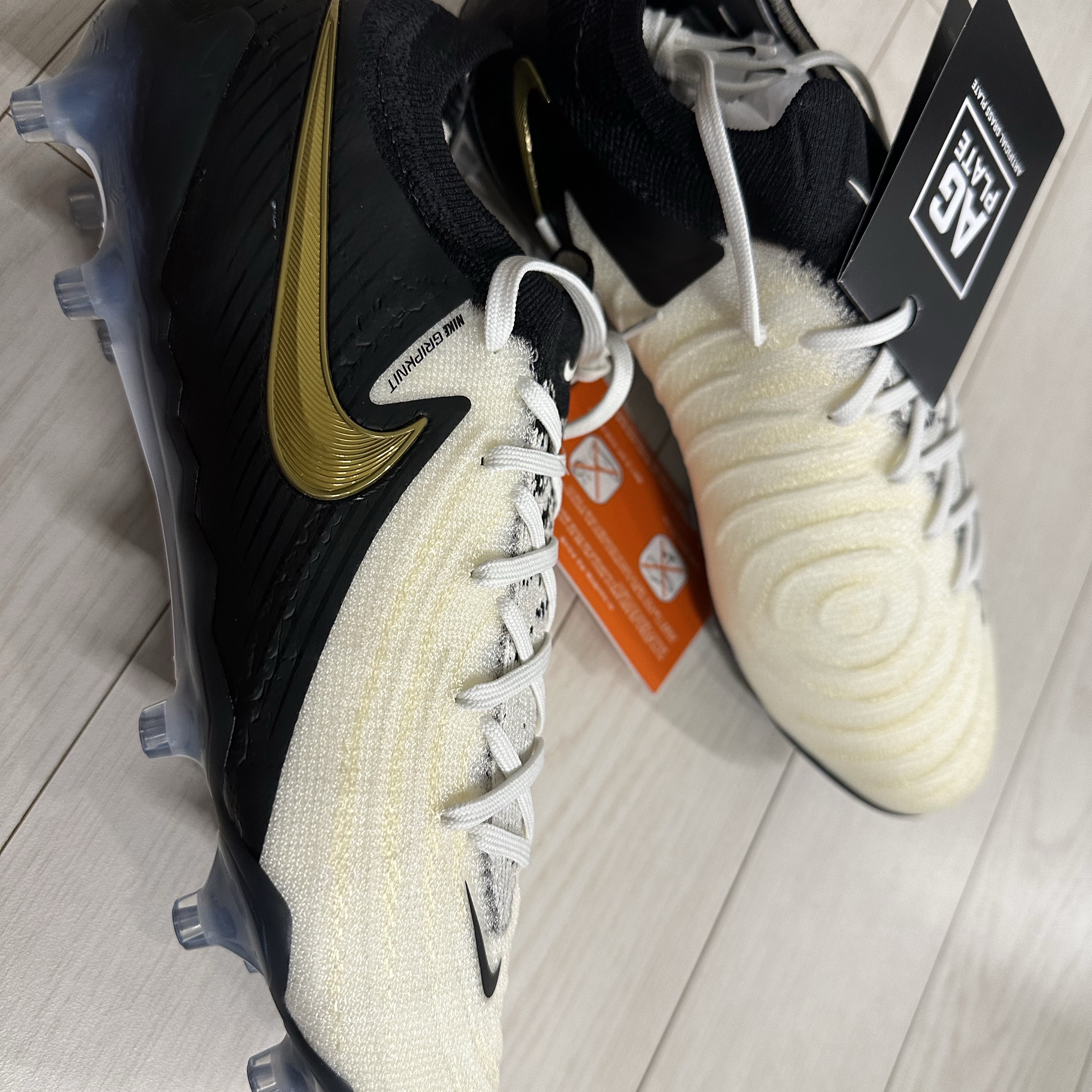 Nike Phantom GX 2 Elite AG White Metallic Gold Coin 착용 스타일
