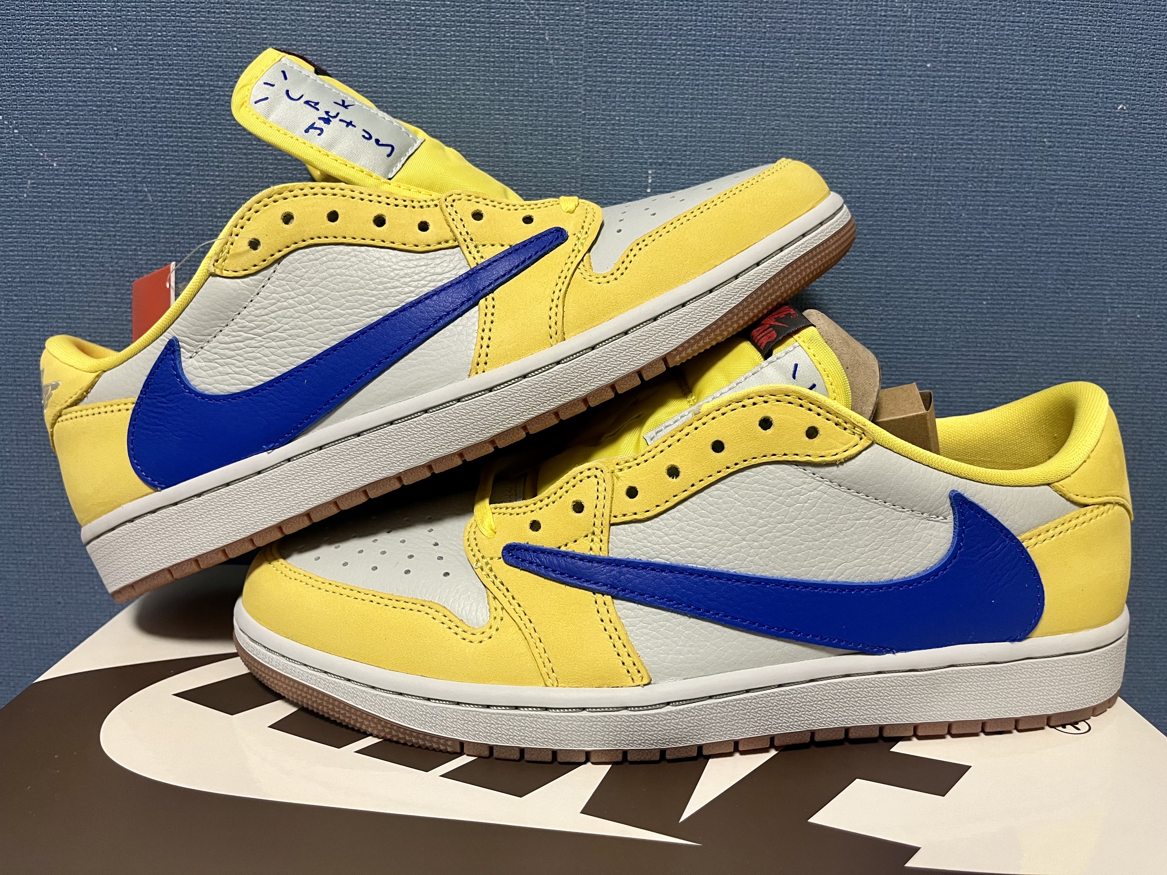 (W) Jordan 1 x Travis Scott Retro Low OG SP Canary 착용 스타일 - 3