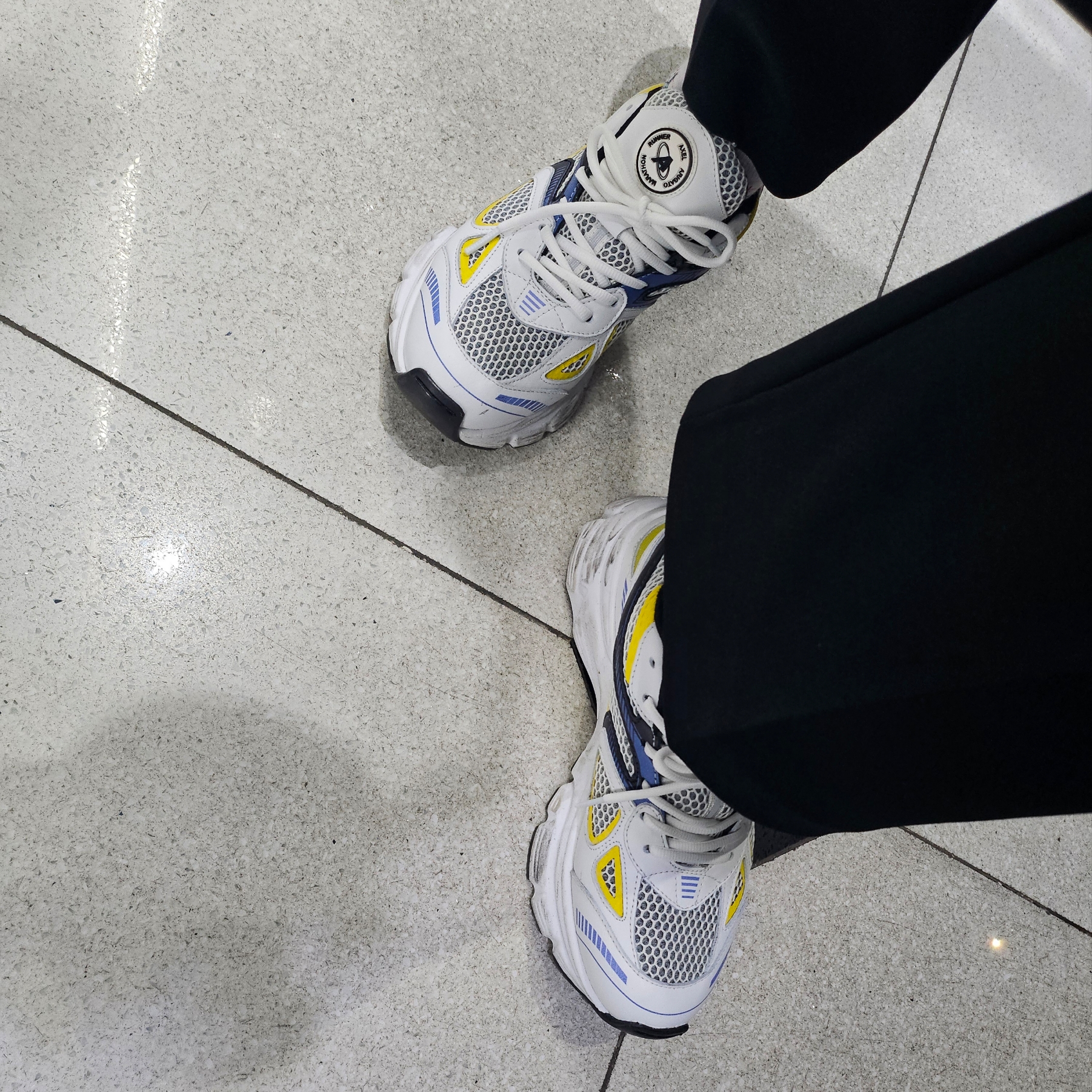 (W) Axel Arigato Marathon Runner White 착용 스타일 - 3