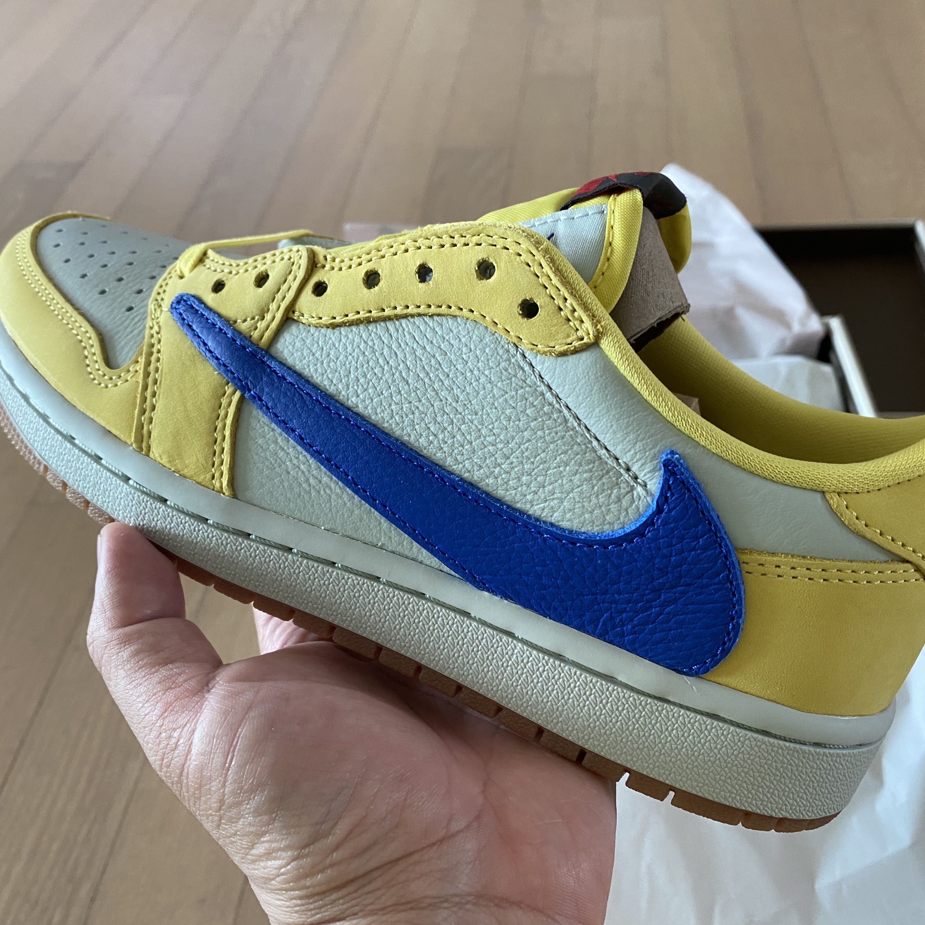 (W) Jordan 1 x Travis Scott Retro Low OG SP Canary 착용 스타일 - 5