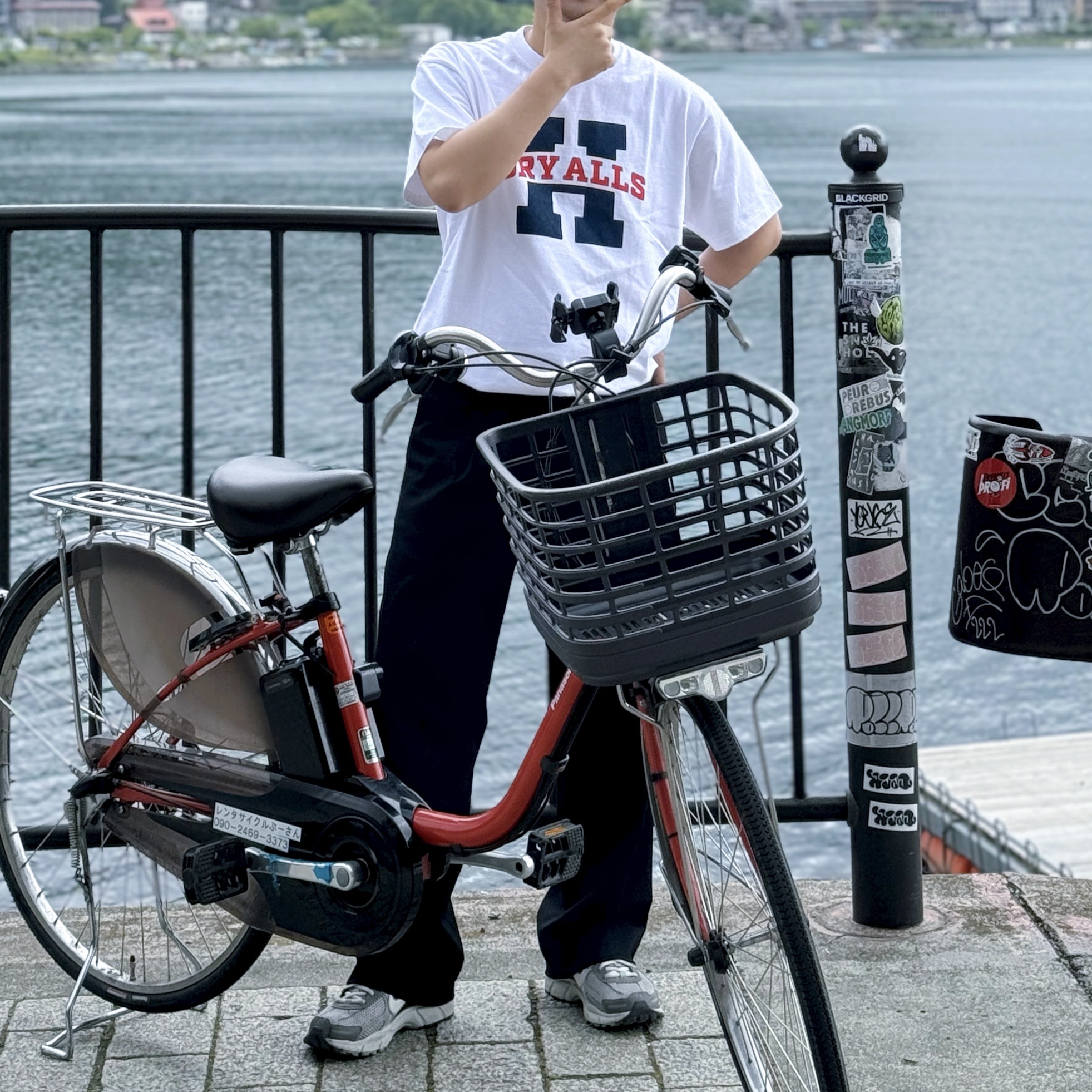 Human Made Graphic T-Shirt White, (W) Nike Zoom Vomero 5 Cobblestone and Flat Pewter 착용 스타일 - 1