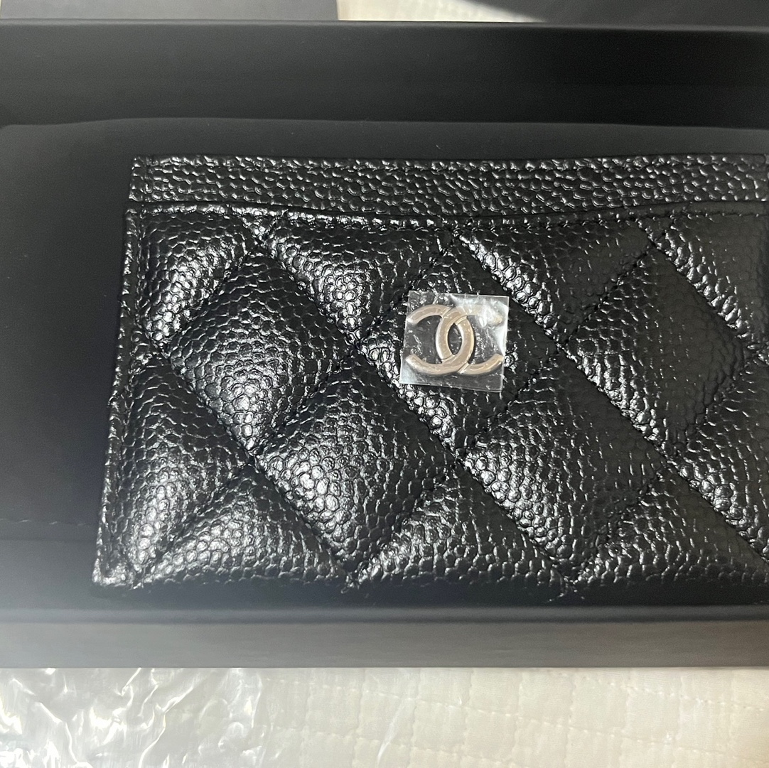Chanel Classic Card Holder Grained Calfskin & Silver Black 착용 스타일 - 2