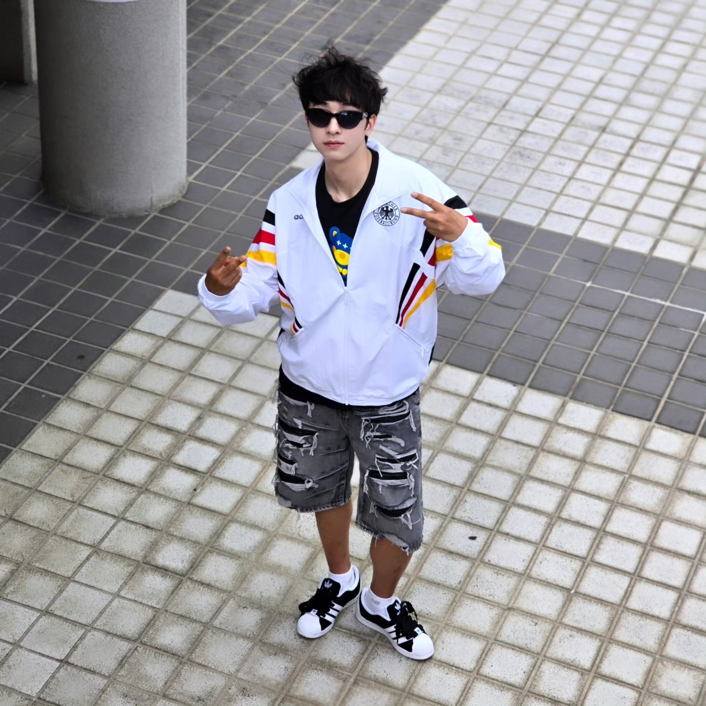 Adidas Germany 1996 Woven Track Jacket White - KR Sizing, Adidas Germany 1996 Woven Track Jacket White - US Sizing 착용 스타일 - 2