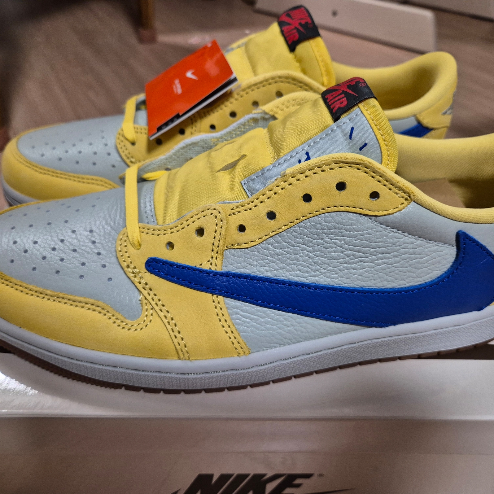 (W) Jordan 1 x Travis Scott Retro Low OG SP Canary 착용 스타일