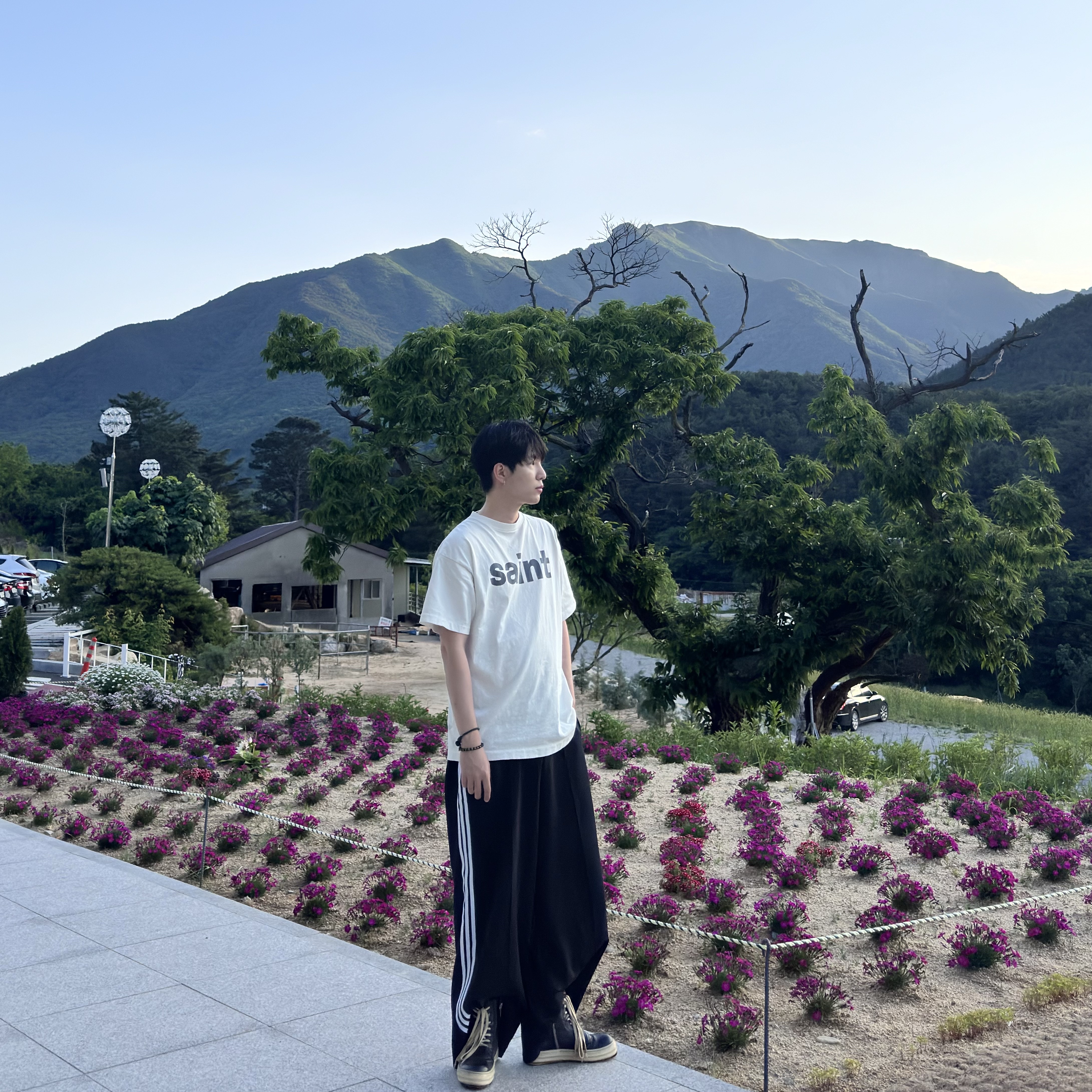 Saint Mxxxxxx Sweet Saint S/S T-Shirt White, (W) Rick Owens Geobasket Sneakers Black Milk 착용 스타일 - 1