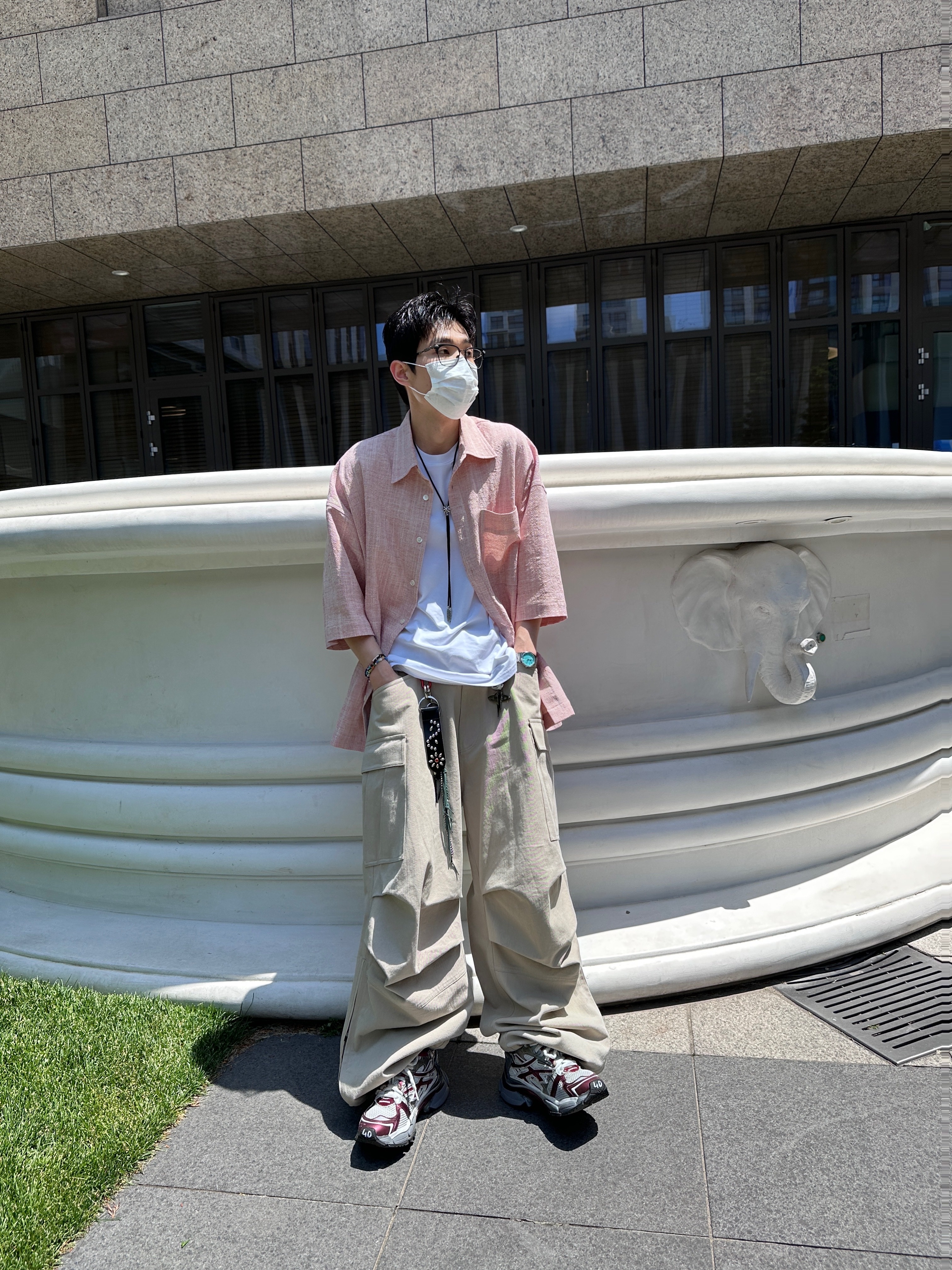 Nonnod Side Zip Cargo Pants Beige 착용 스타일 - 5