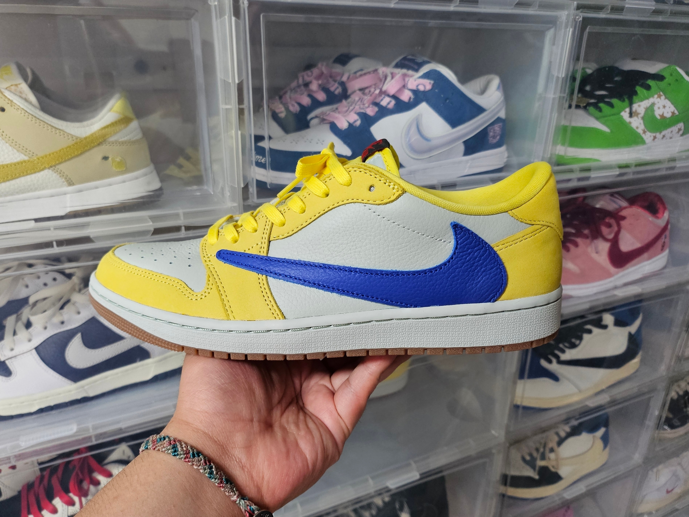 (W) Jordan 1 x Travis Scott Retro Low OG SP Canary 착용 스타일 - 2