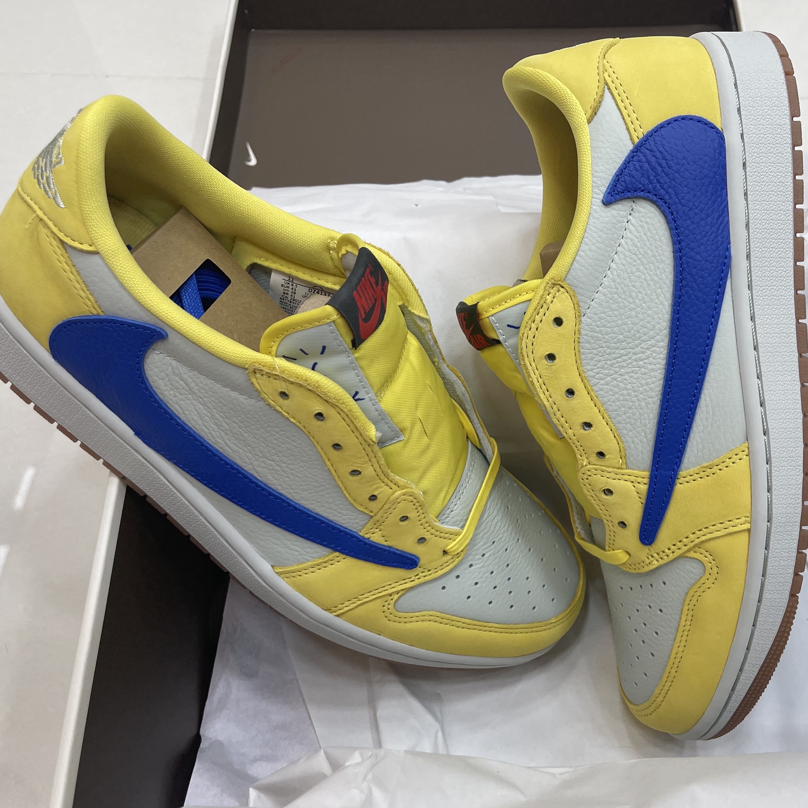 (W) Jordan 1 x Travis Scott Retro Low OG SP Canary 착용 스타일 - 4