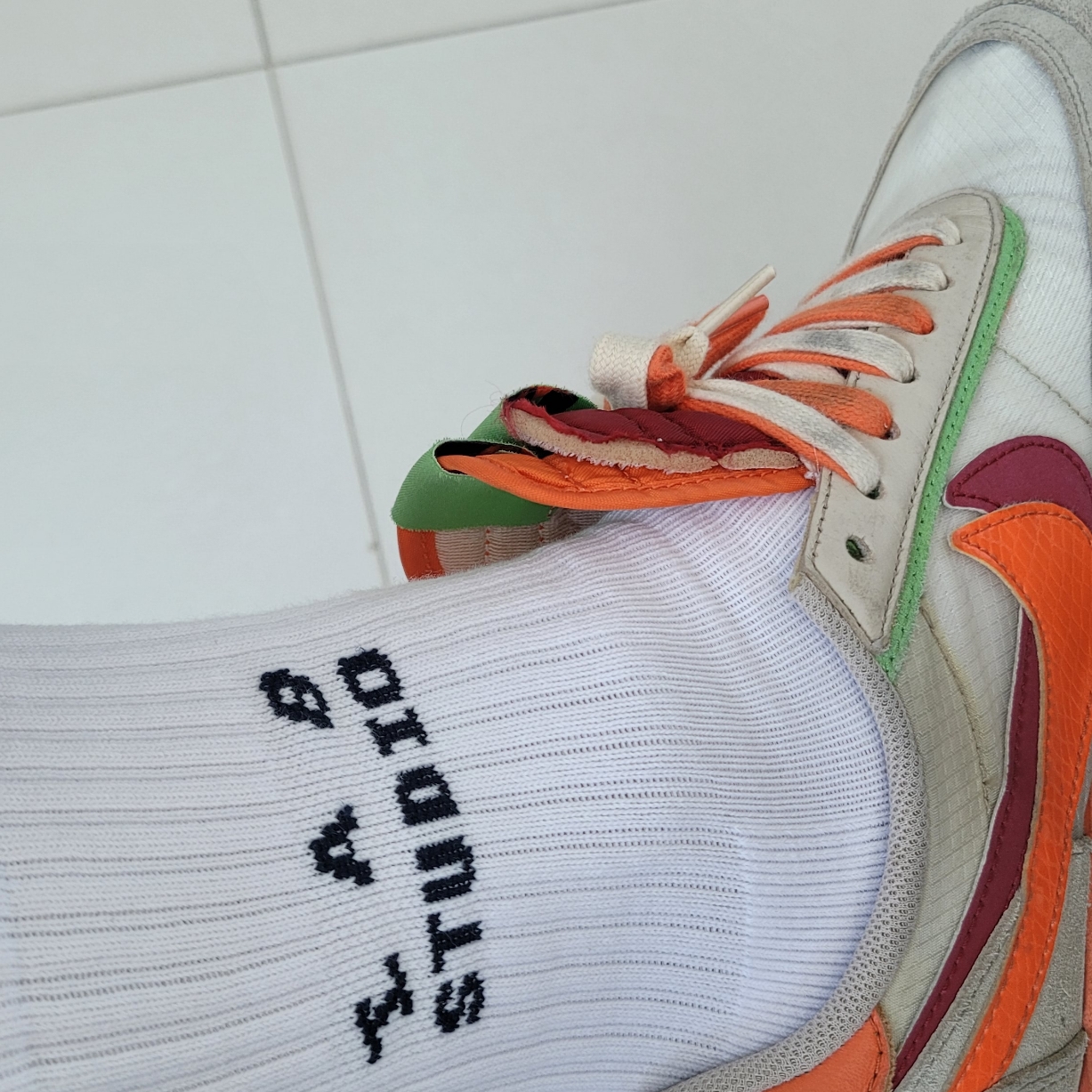 IAB Studio Socks White (5 Pack), Nike x Sacai x Clot LDWaffle Orange Blaze 착용 스타일