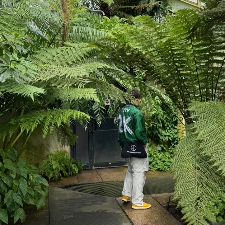 Nike x Off-White Allover Print Jersey Kelly Green - Asia, Nike ACG Smith Summit Cargo Pants Light Bone - Asia 착용 스타일 - 1