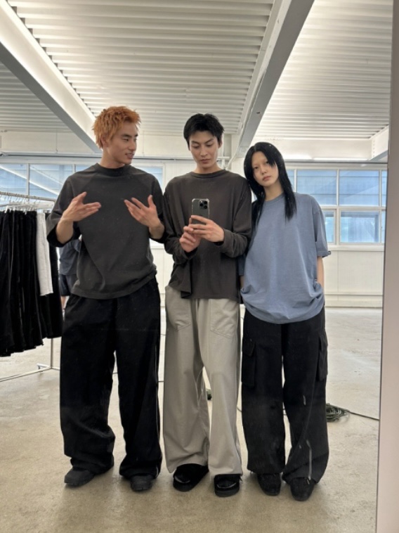 Polyteru Human Index Human Regular 1/2 T-Shirt Dyed Blue, Polyteru Human Index Index Track Pants Black/Purple 착용 스타일 - 2