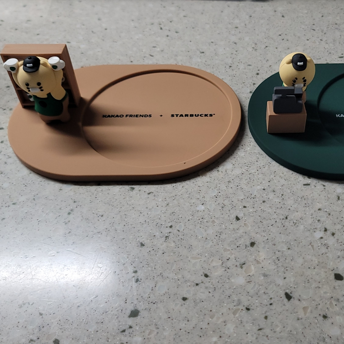 Starbucks Barista Choonsik Coaster (Set of 2) 착용 스타일