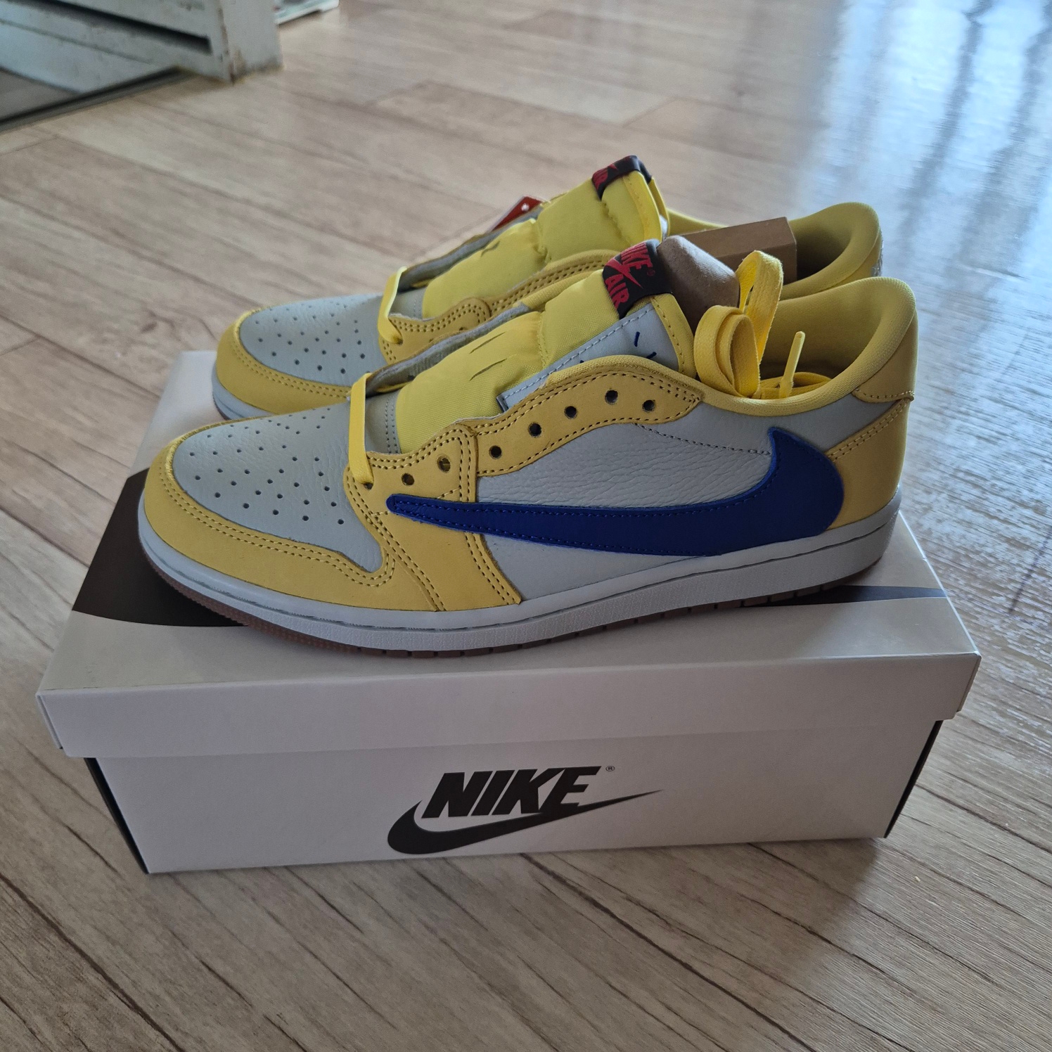 (W) Jordan 1 x Travis Scott Retro Low OG SP Canary 착용 스타일