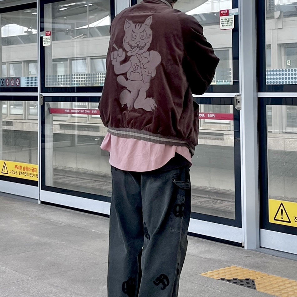 Polyteru HANK Velvet Souvenir Jacket Brown, Polyteru 1011 Patched Hammer Pants 1.2v Dark Charcoal Navy - 24SS 착용 스타일